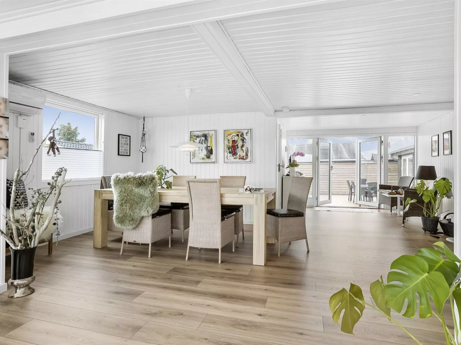 "Elisabeta" - 60m from the sea-Inside