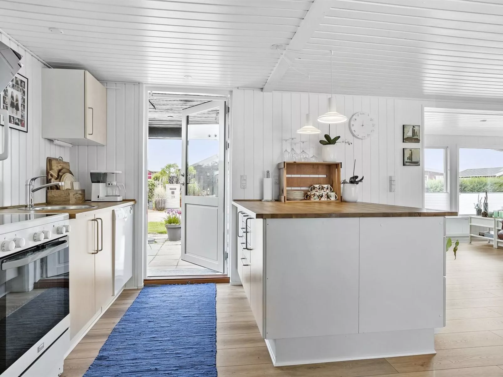 "Elisabeta" - 60m from the sea-Inside