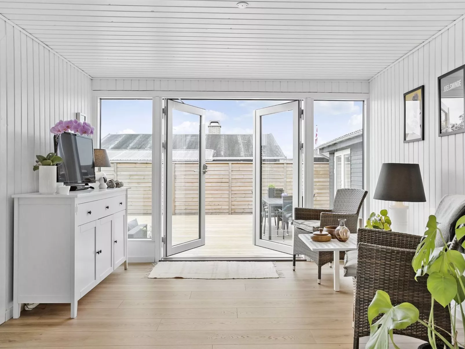 "Elisabeta" - 60m from the sea-Inside