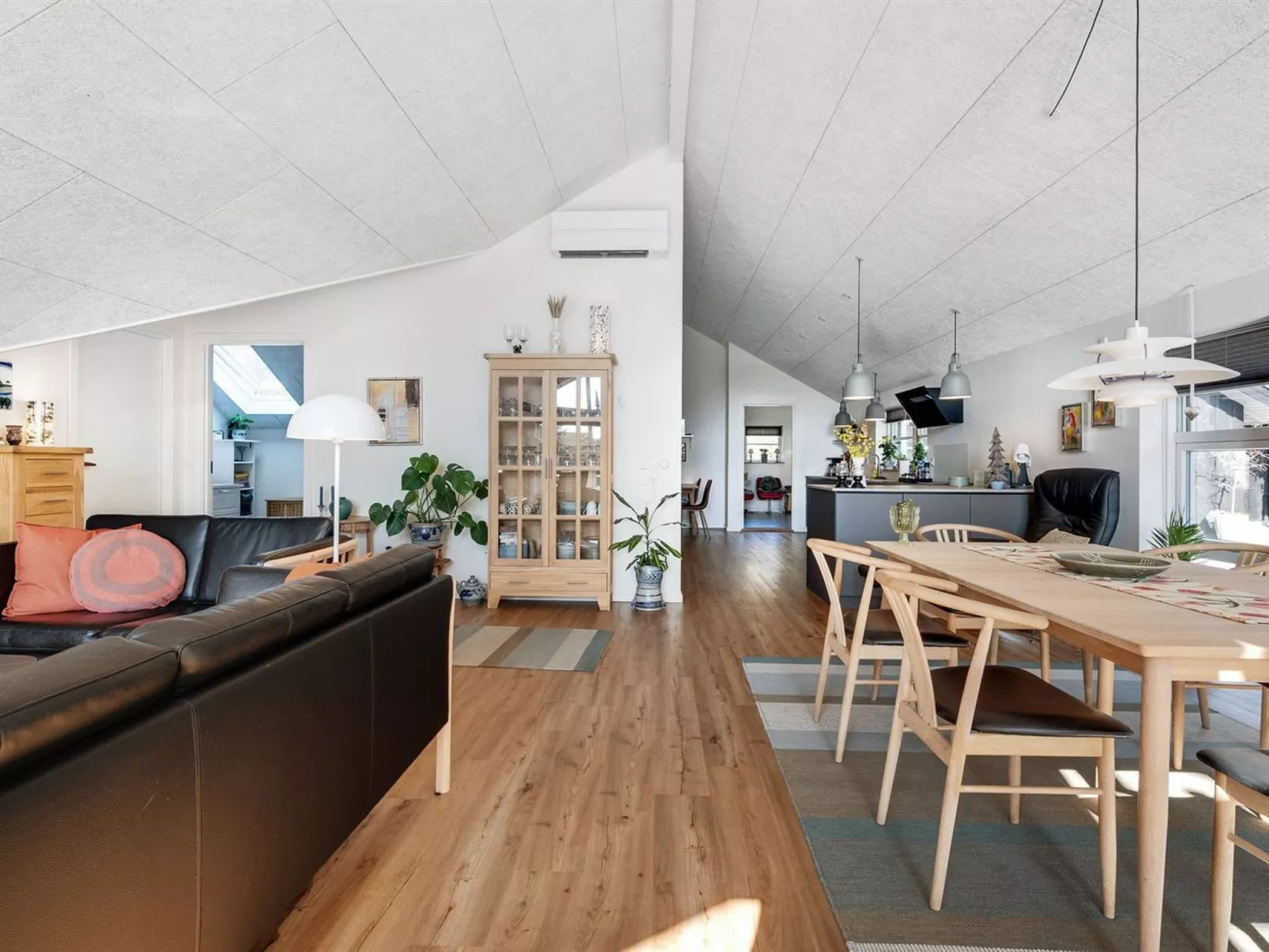 "Roska" - 1.3km from the sea-Inside