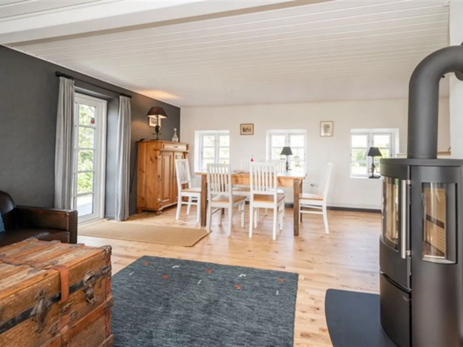 "Ehm" - 1km from the sea-Inside