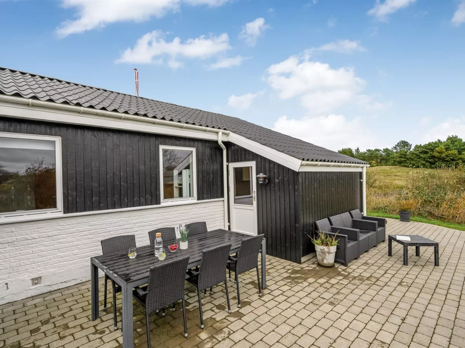 "Eloise" - 400m from the sea-Outside