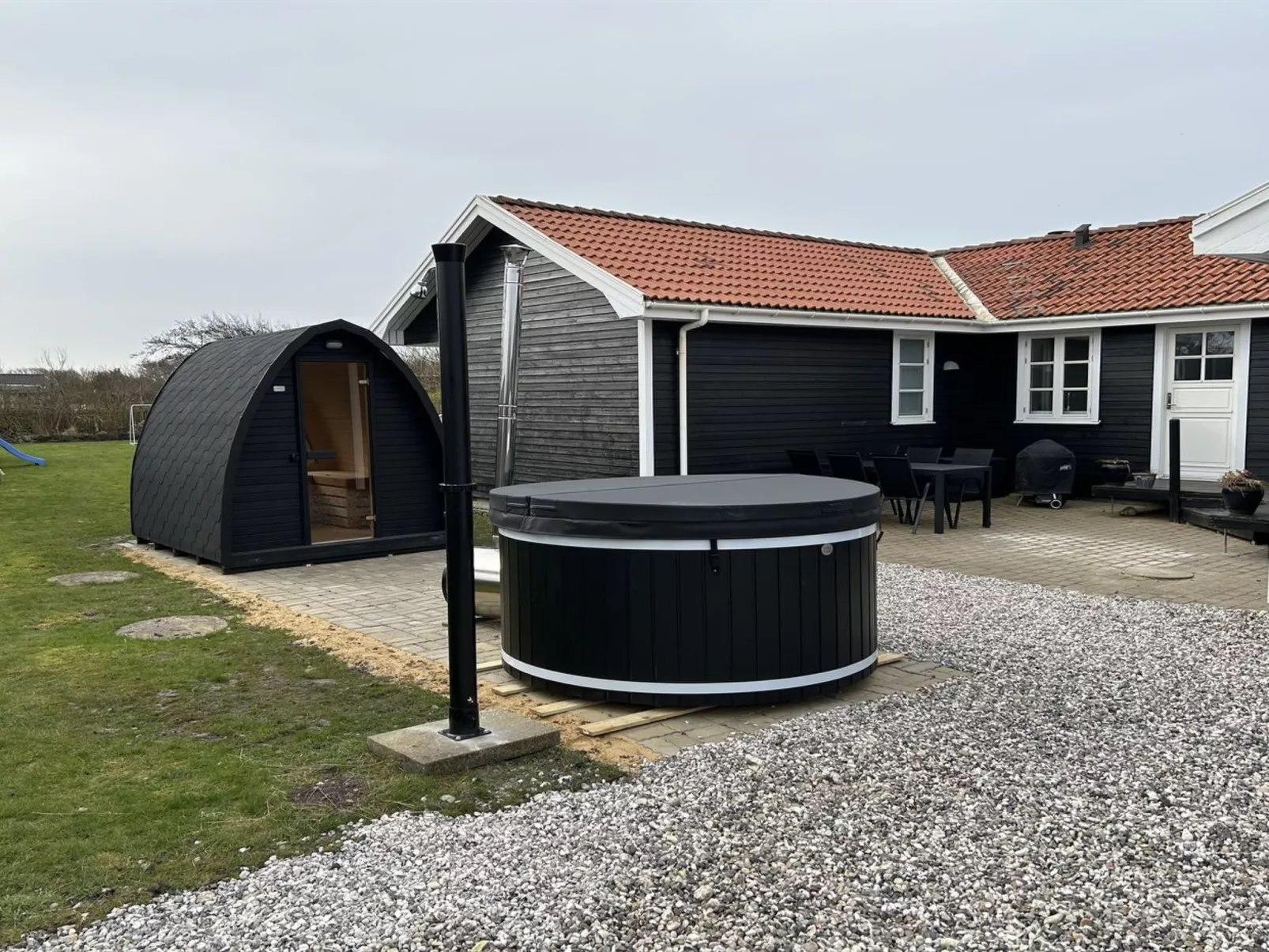 "Torhild" - 700m from the sea-Draußen