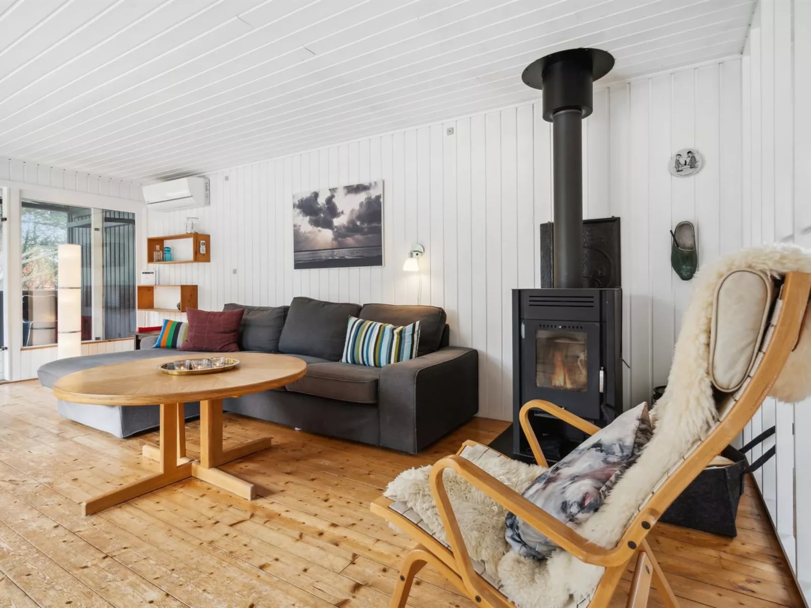 "Elin" - 3km from the sea-Inside