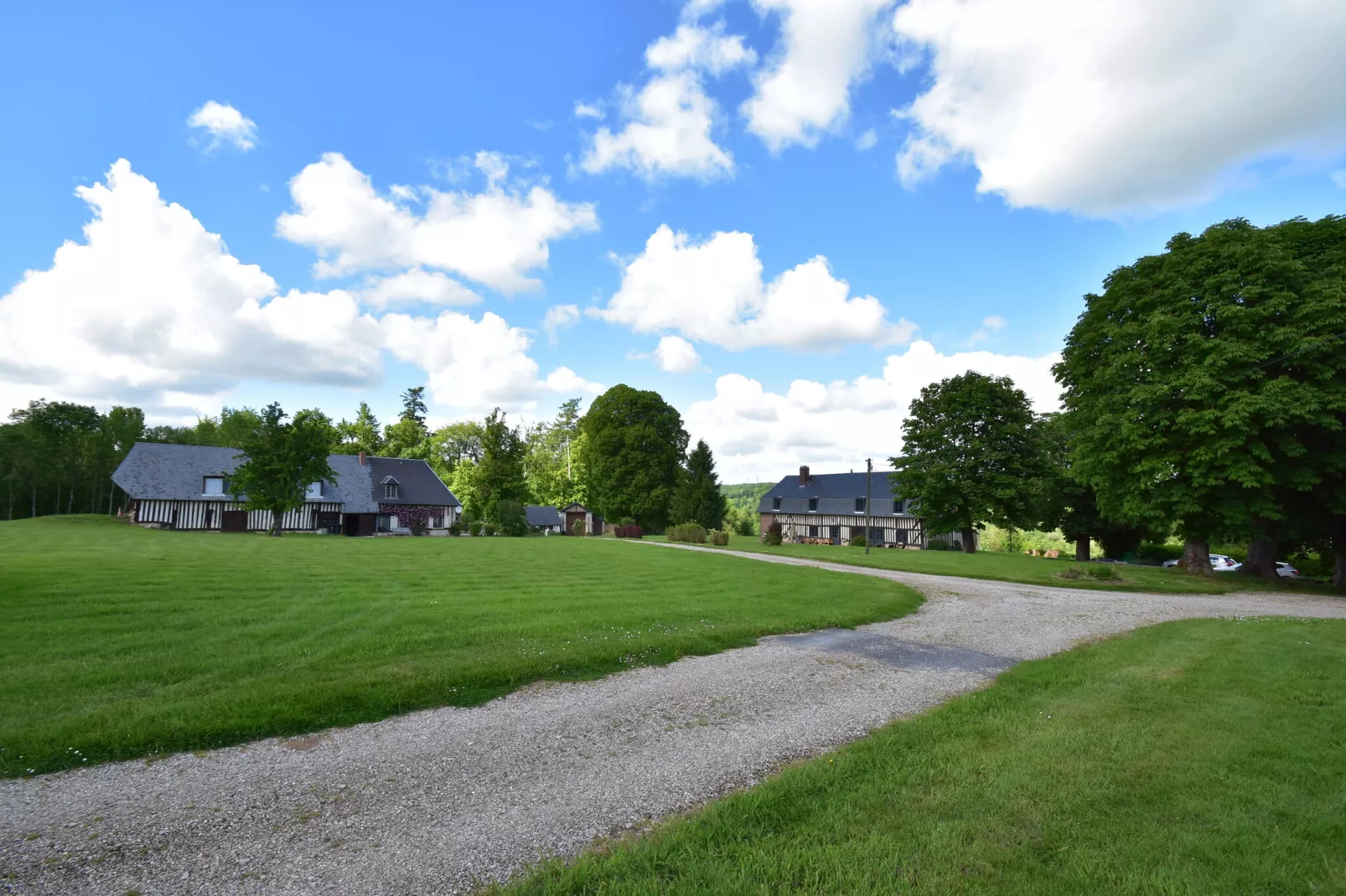 Chateau Bellevue-Exterior summer