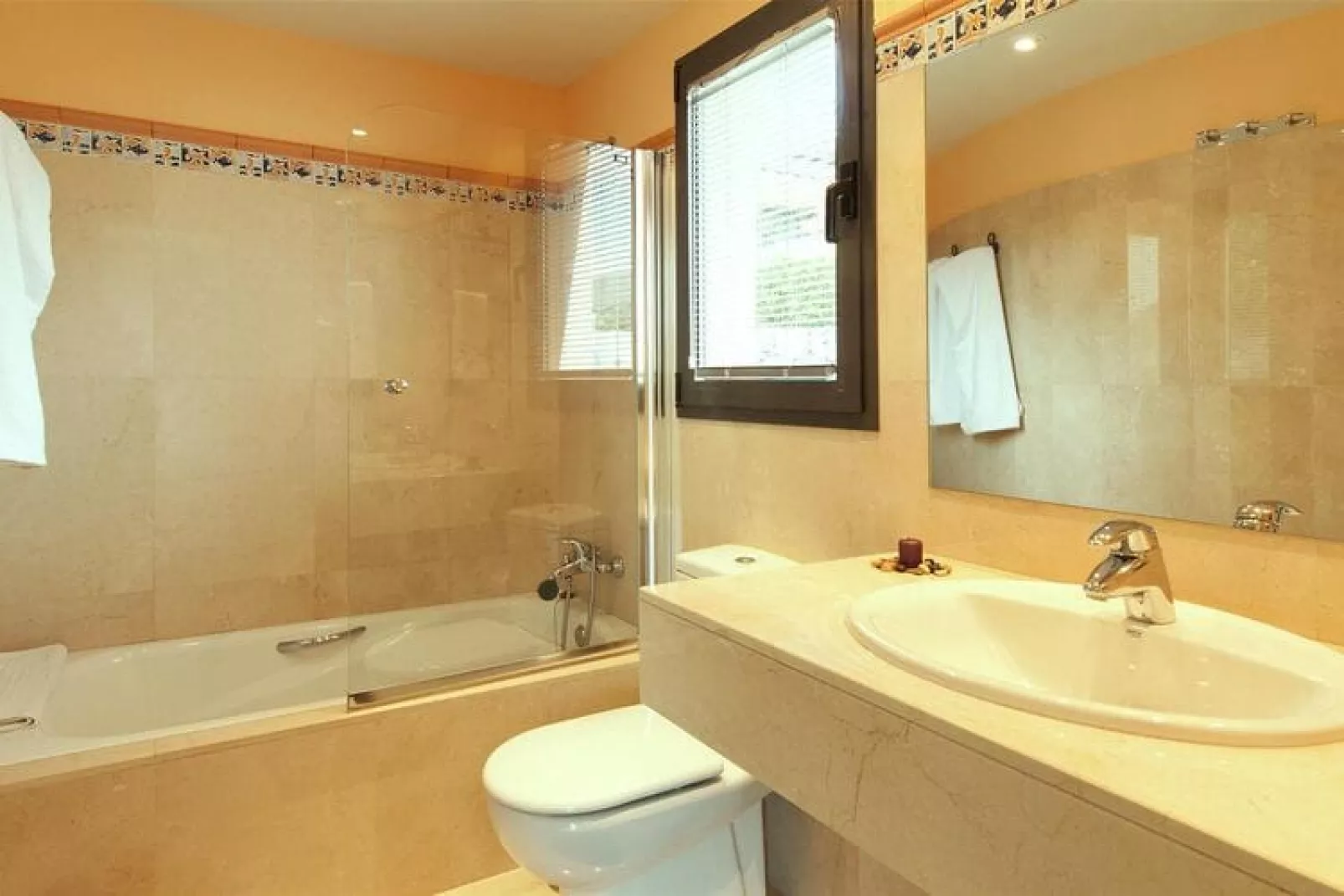 Los Lagos 5-Bathroom