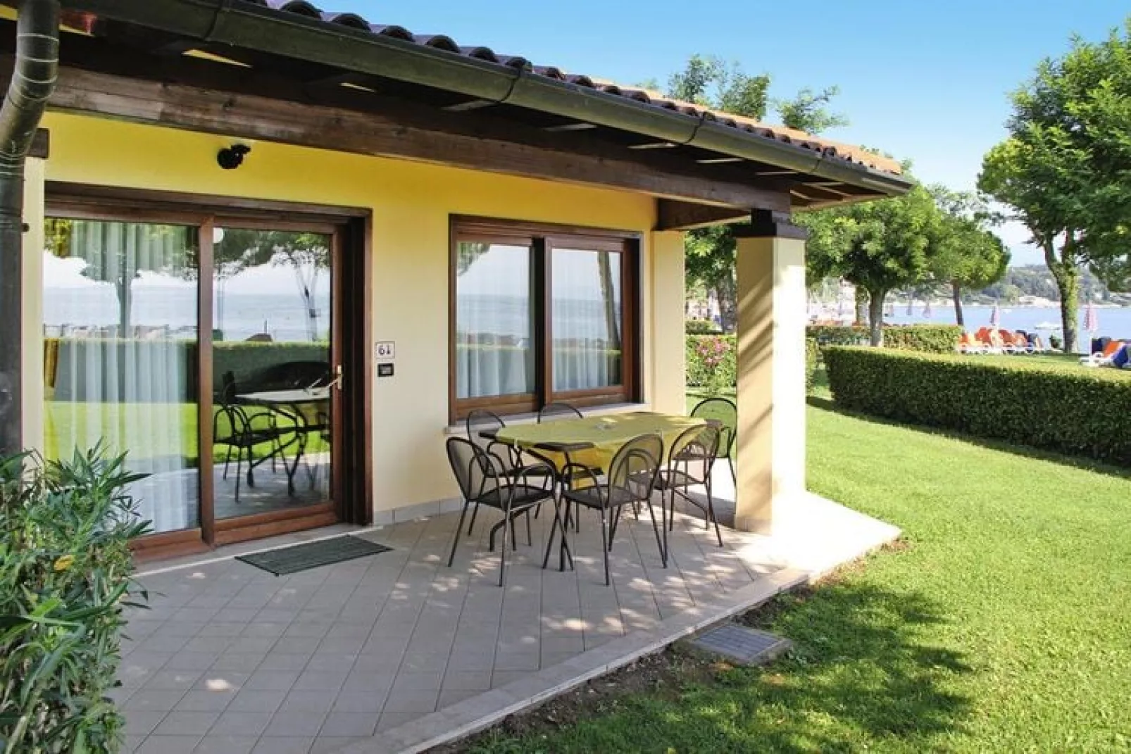Front Lake Resort Le Corti del Lago Padenghe-APX-G6 / A3 42-Gardens summer