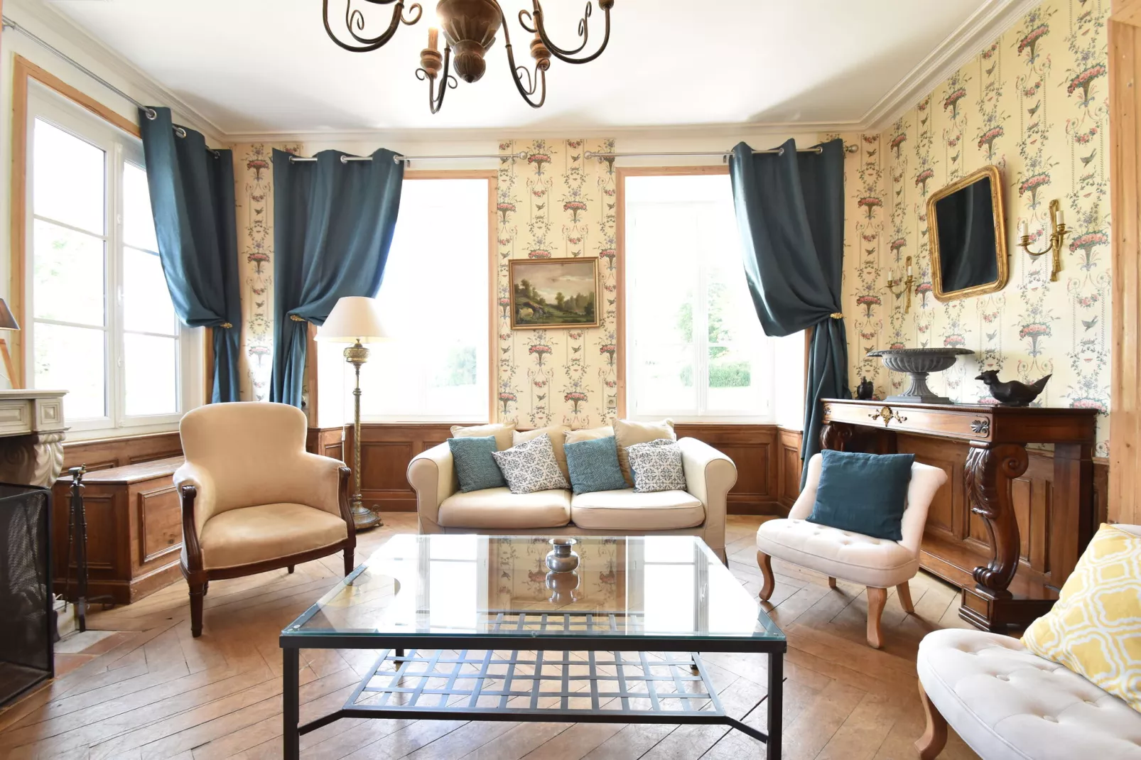 Chateau Bellevue-Living room