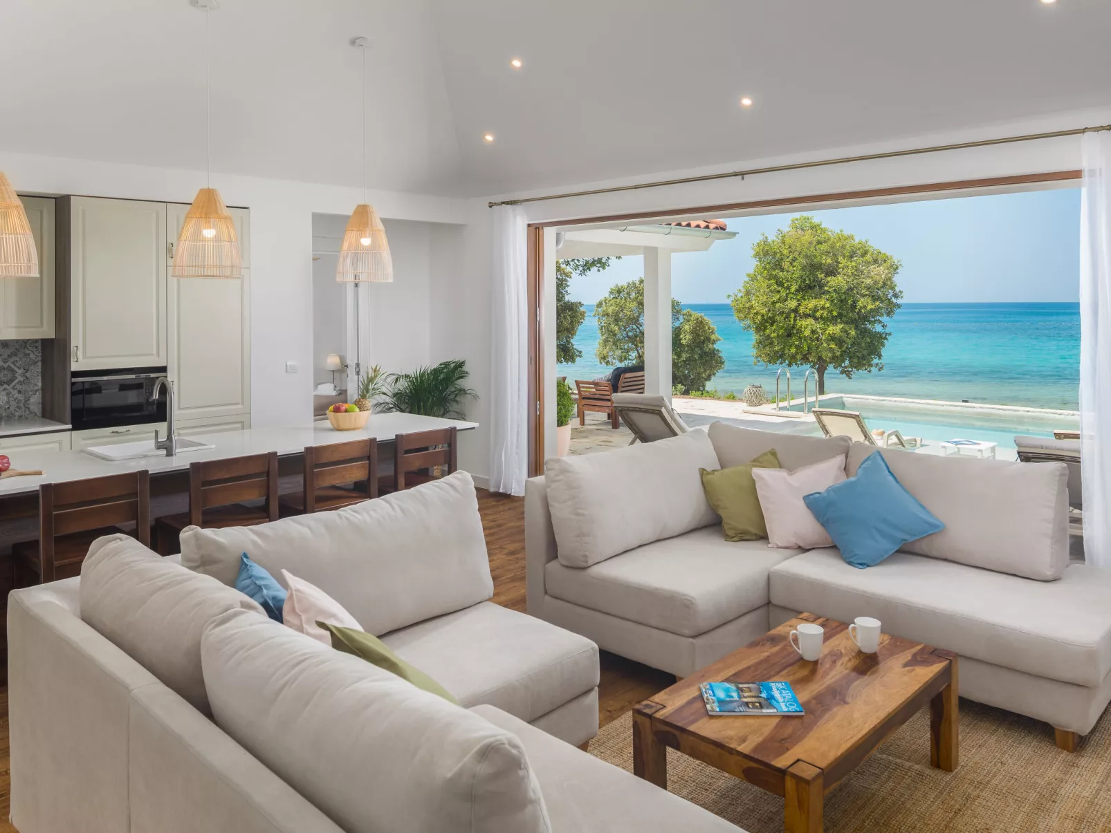 Luxury Beachfront Villa Porto Bus