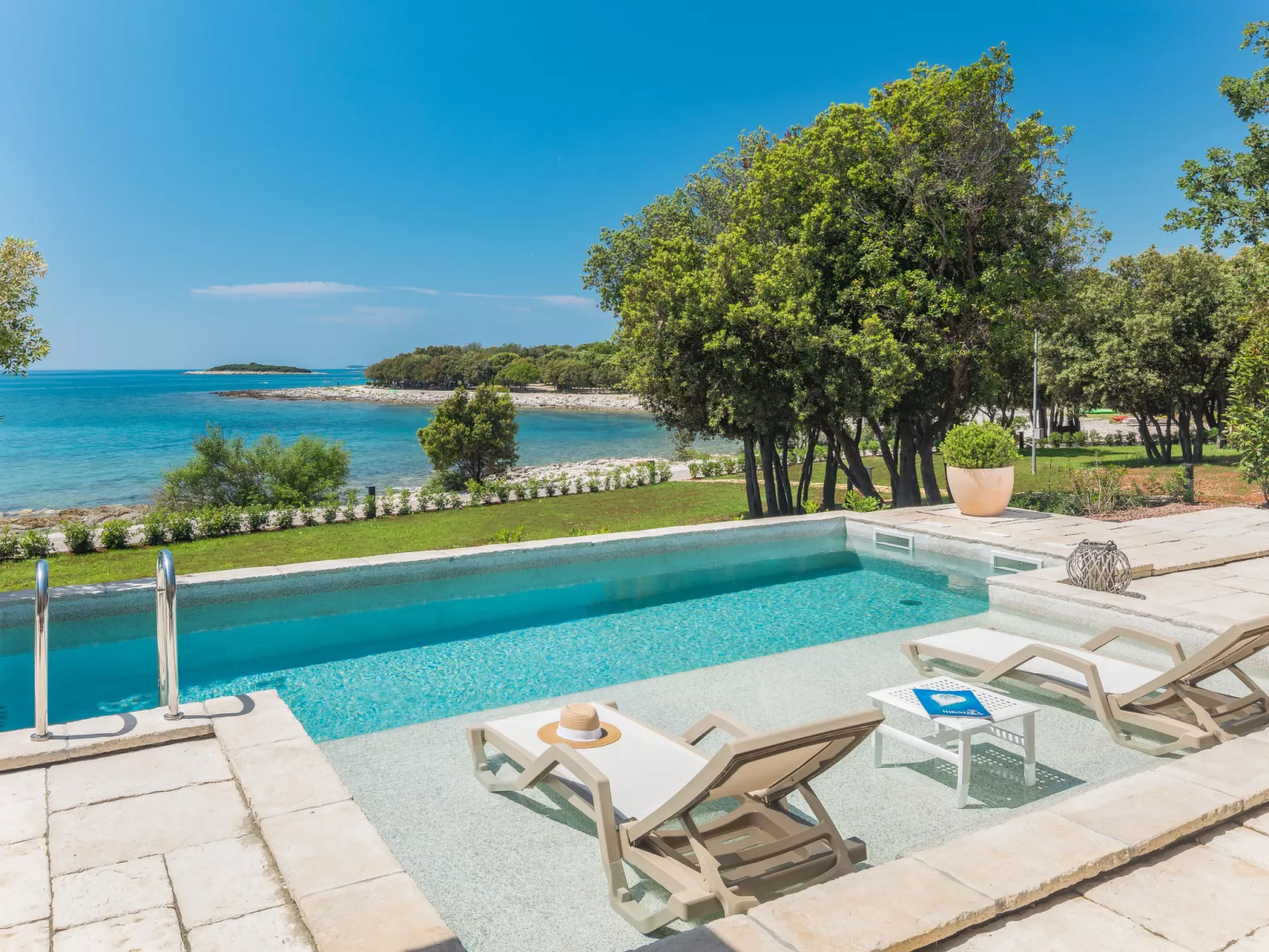 Luxury Beachfront Villa Porto Bus-Outside