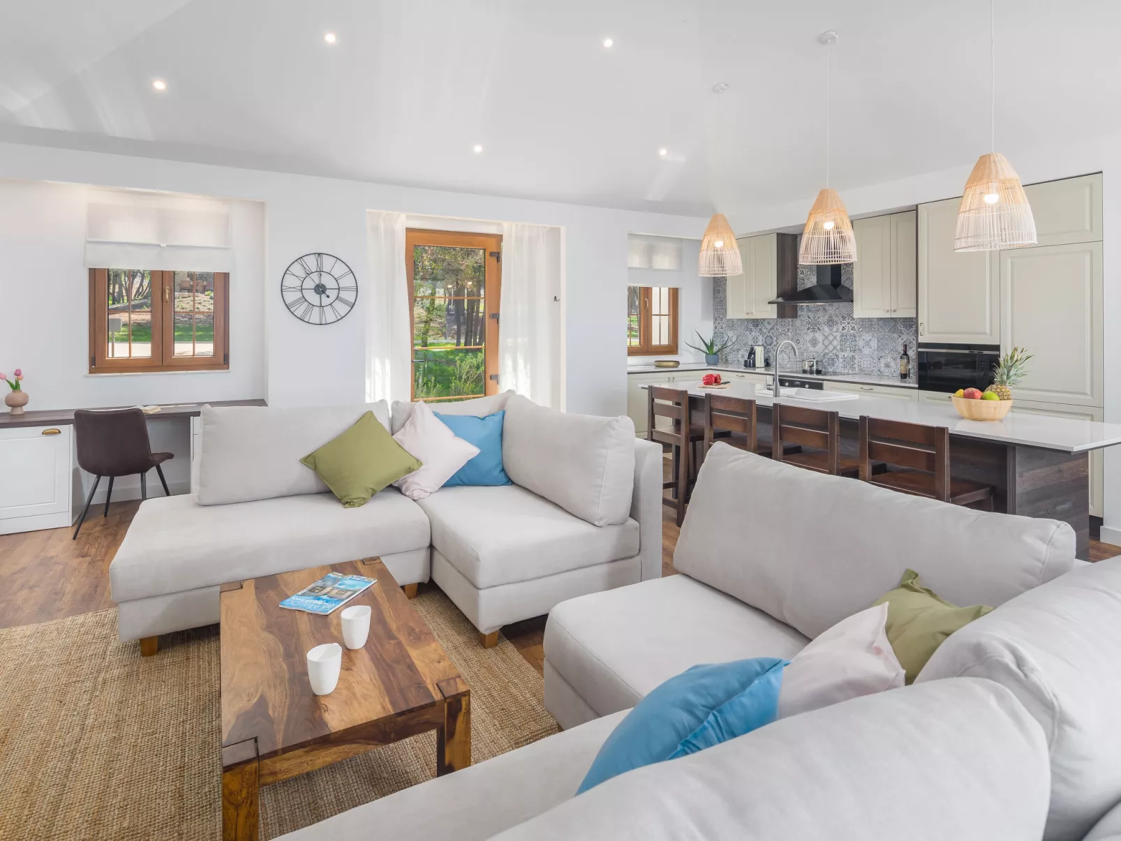 Luxury Beachfront Villa Porto Bus-Inside