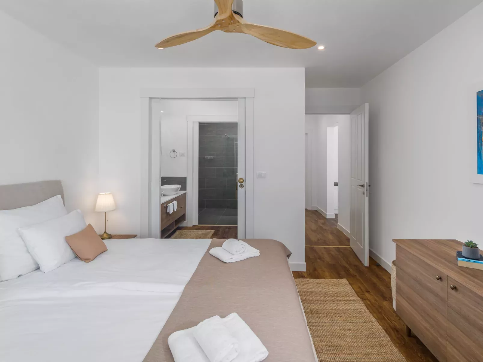 Luxury Beachfront Villa Porto Bus-Inside