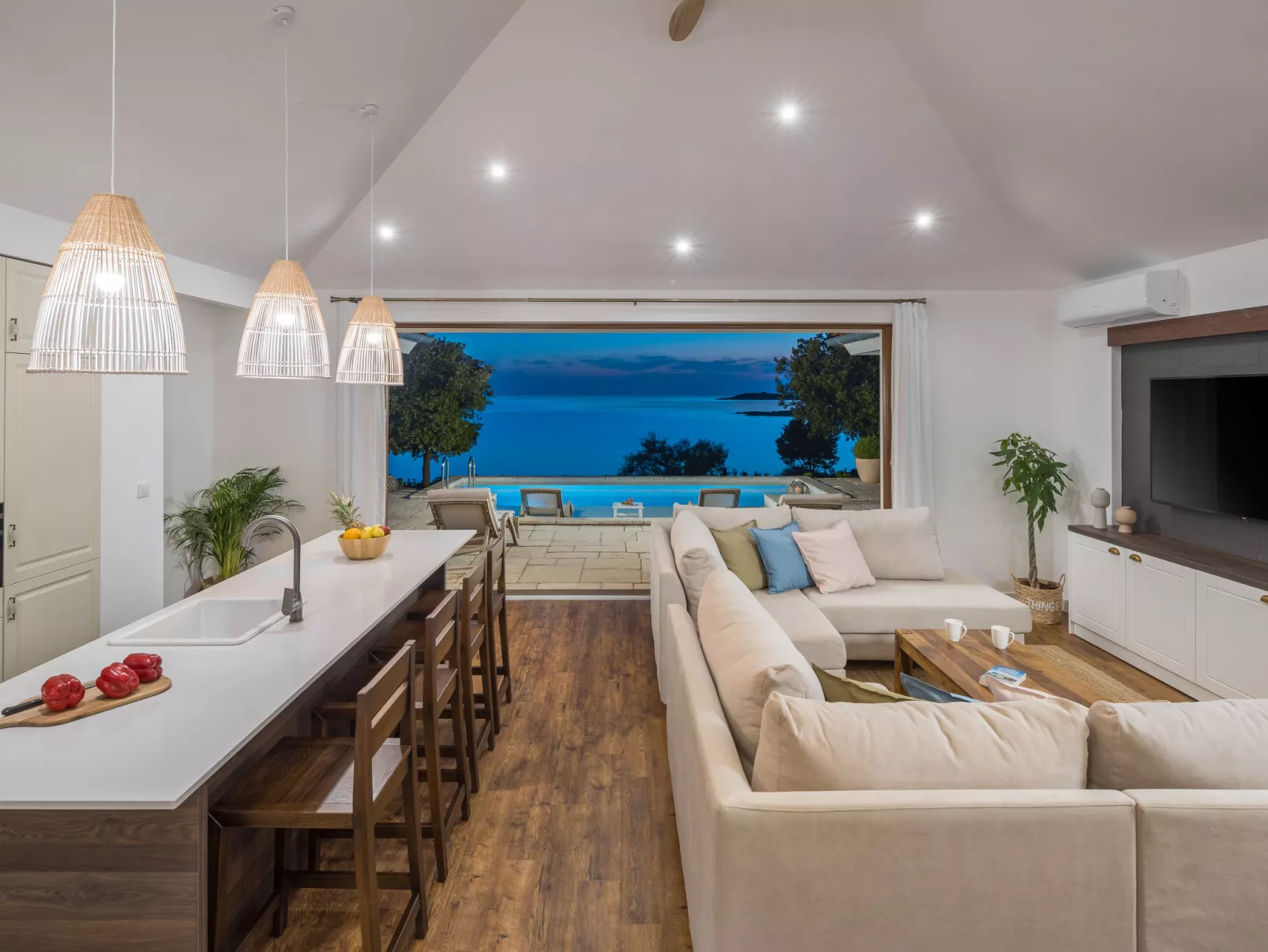 Luxury Beachfront Villa Porto Bus-Outside