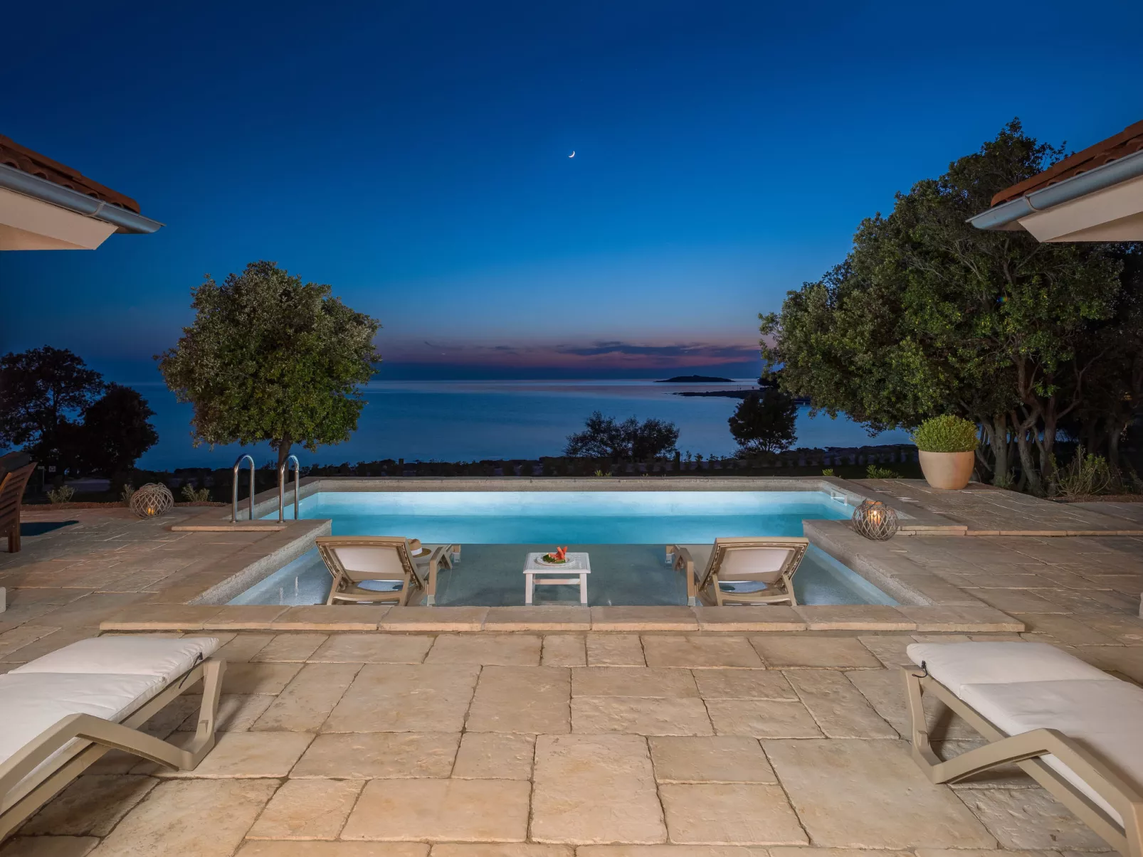 Luxury Beachfront Villa Porto Bus-Outside