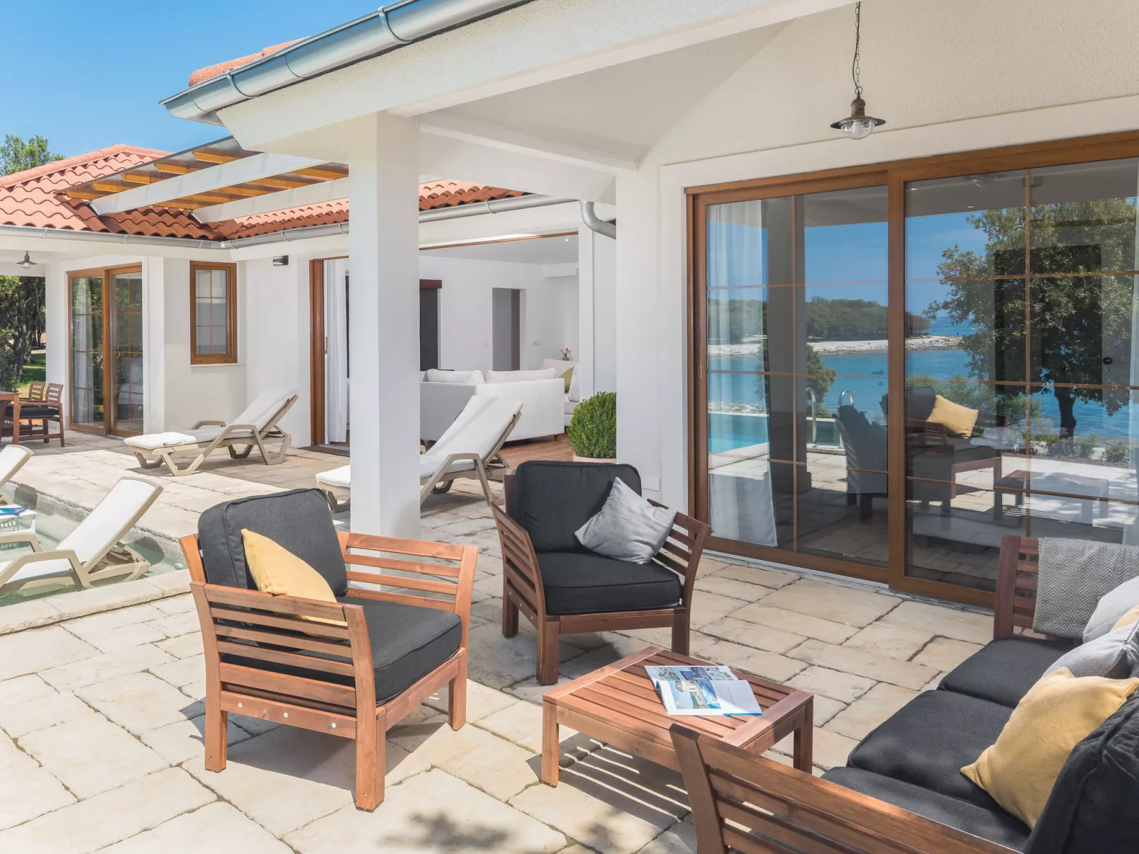 Luxury Beachfront Villa Porto Bus-Outside