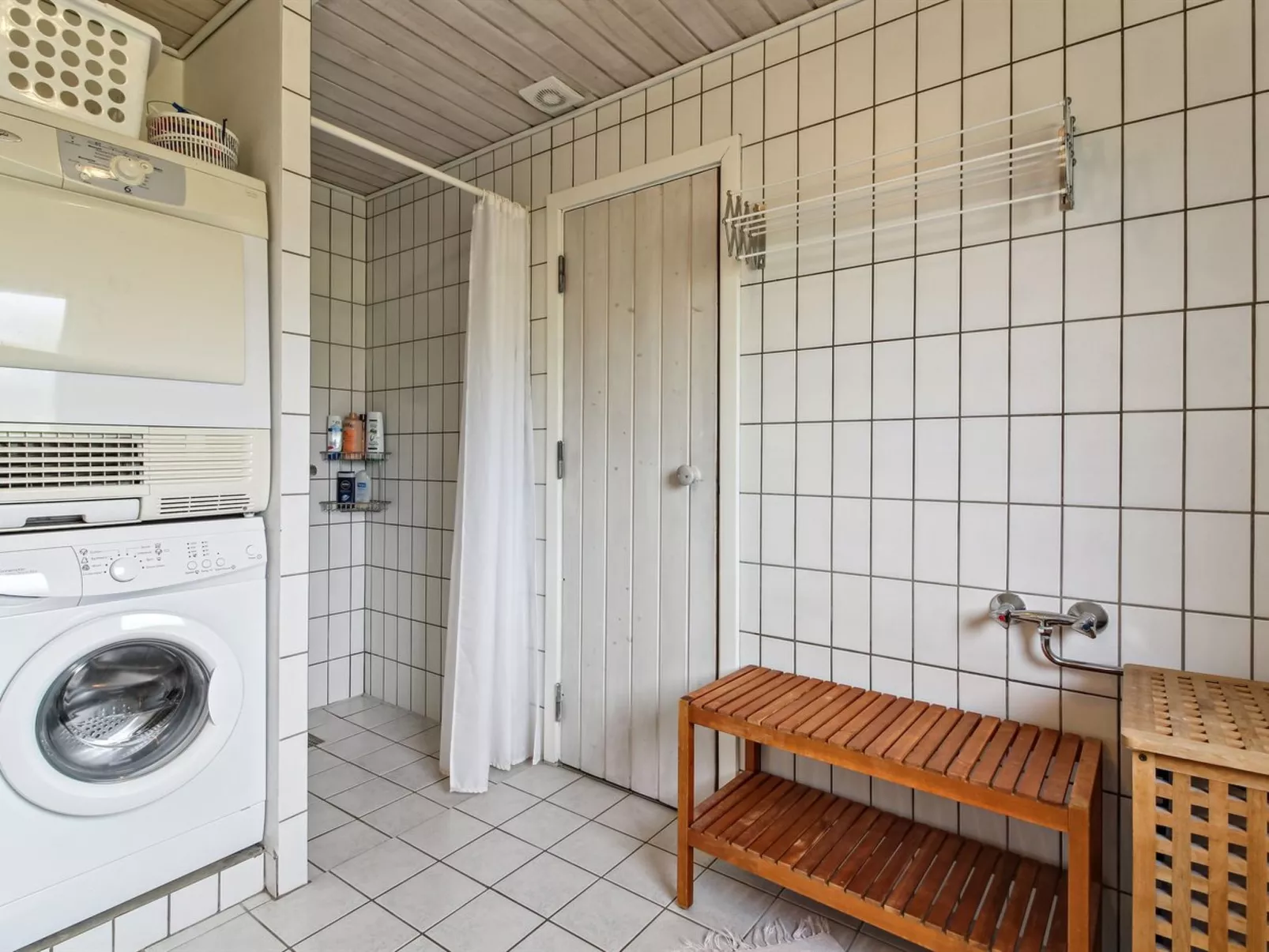 "Aike" - 400m from the sea-Drinnen