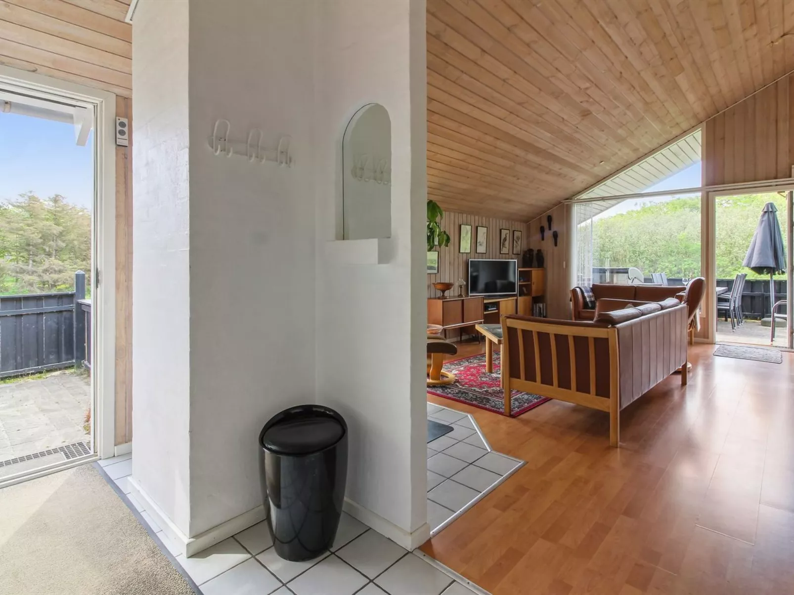 "Aike" - 400m from the sea-Drinnen