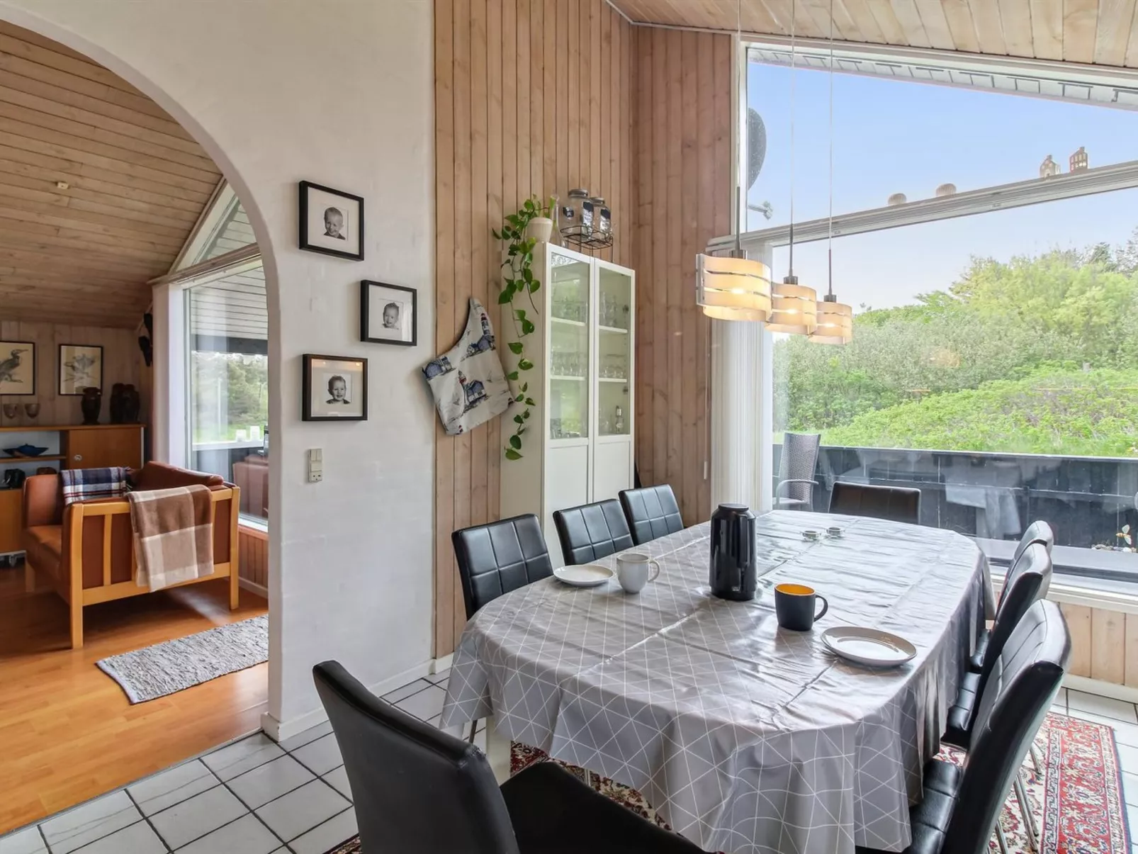 "Aike" - 400m from the sea-Drinnen