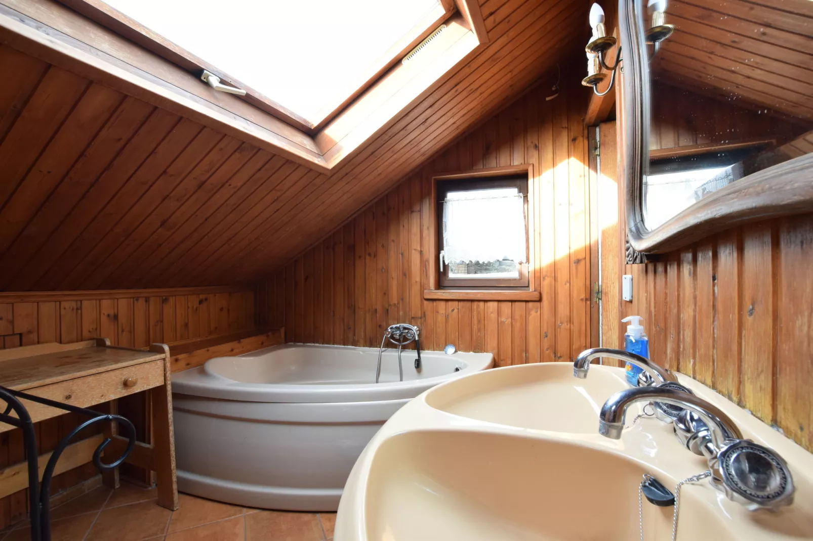La Belle Jardinière-Bathroom