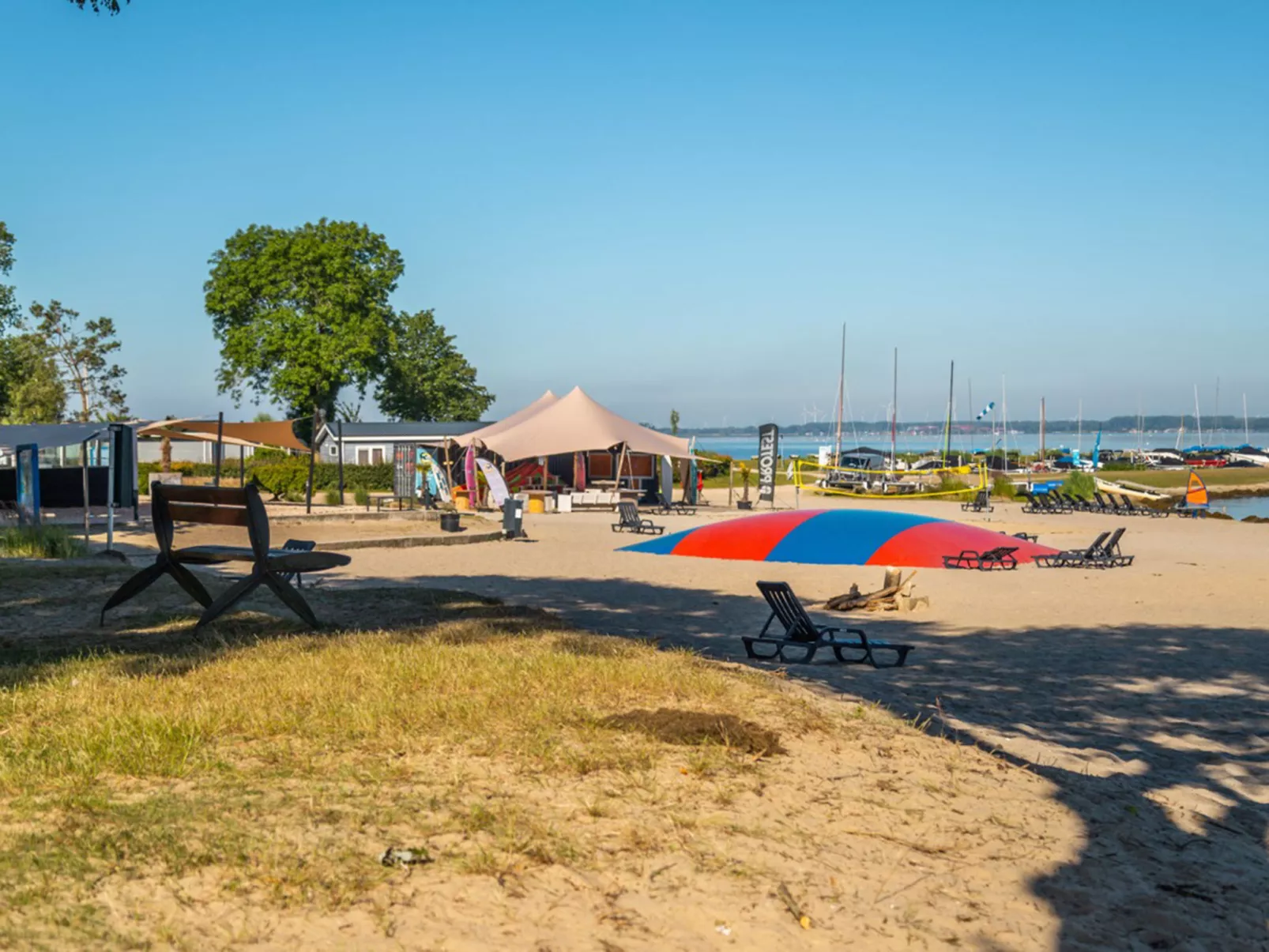 Exclusif Waterfront 4-Outside