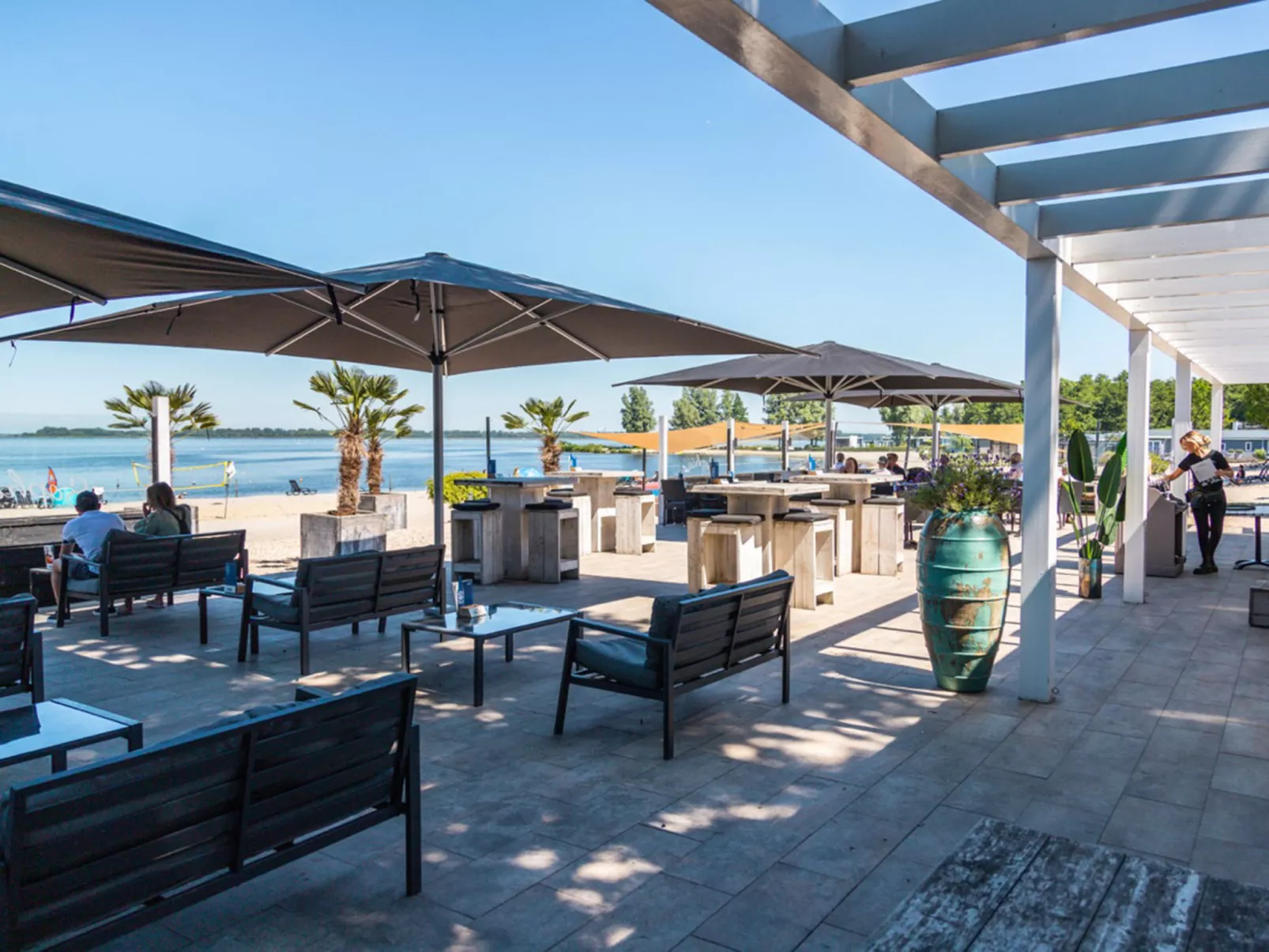 Exclusif Waterfront 4-Inside