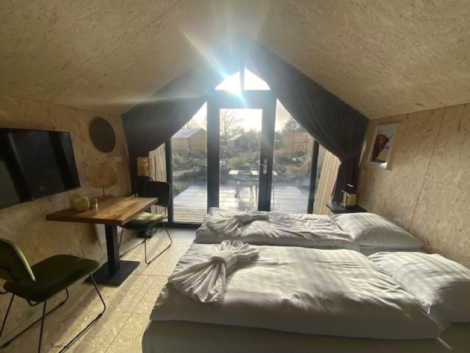 Solo Retreat 2-Inside