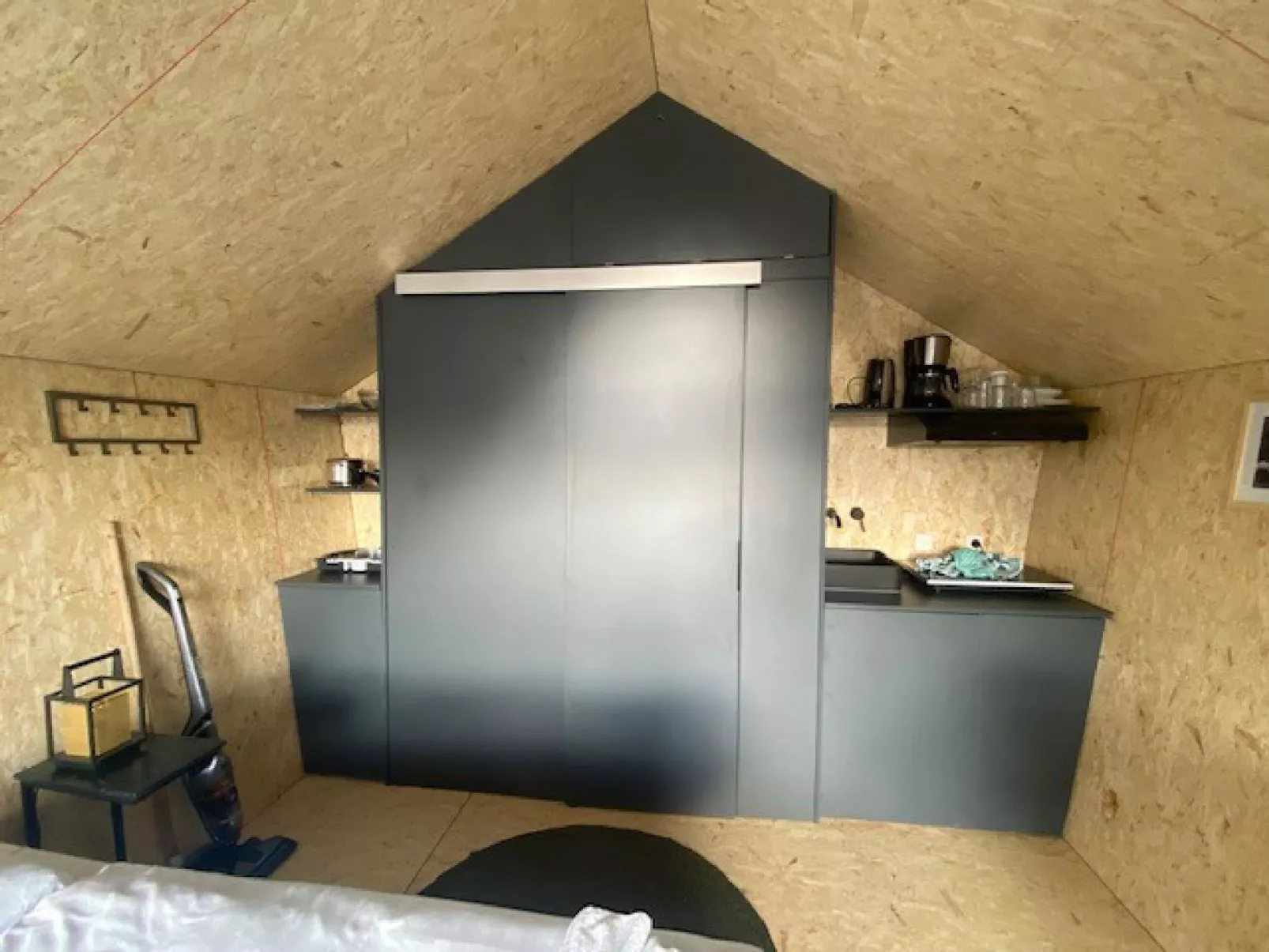 Solo Retreat 2-Inside