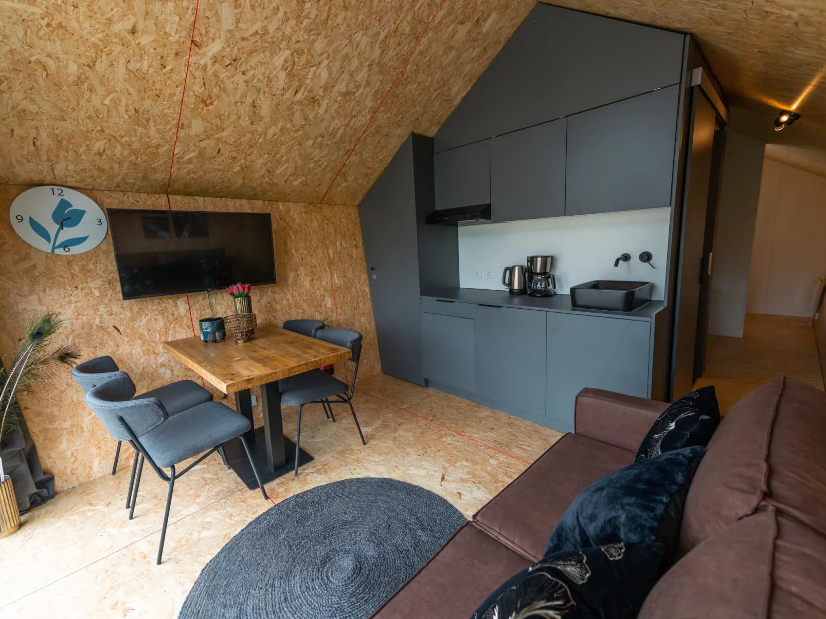 Solo Retreat 4-Inside