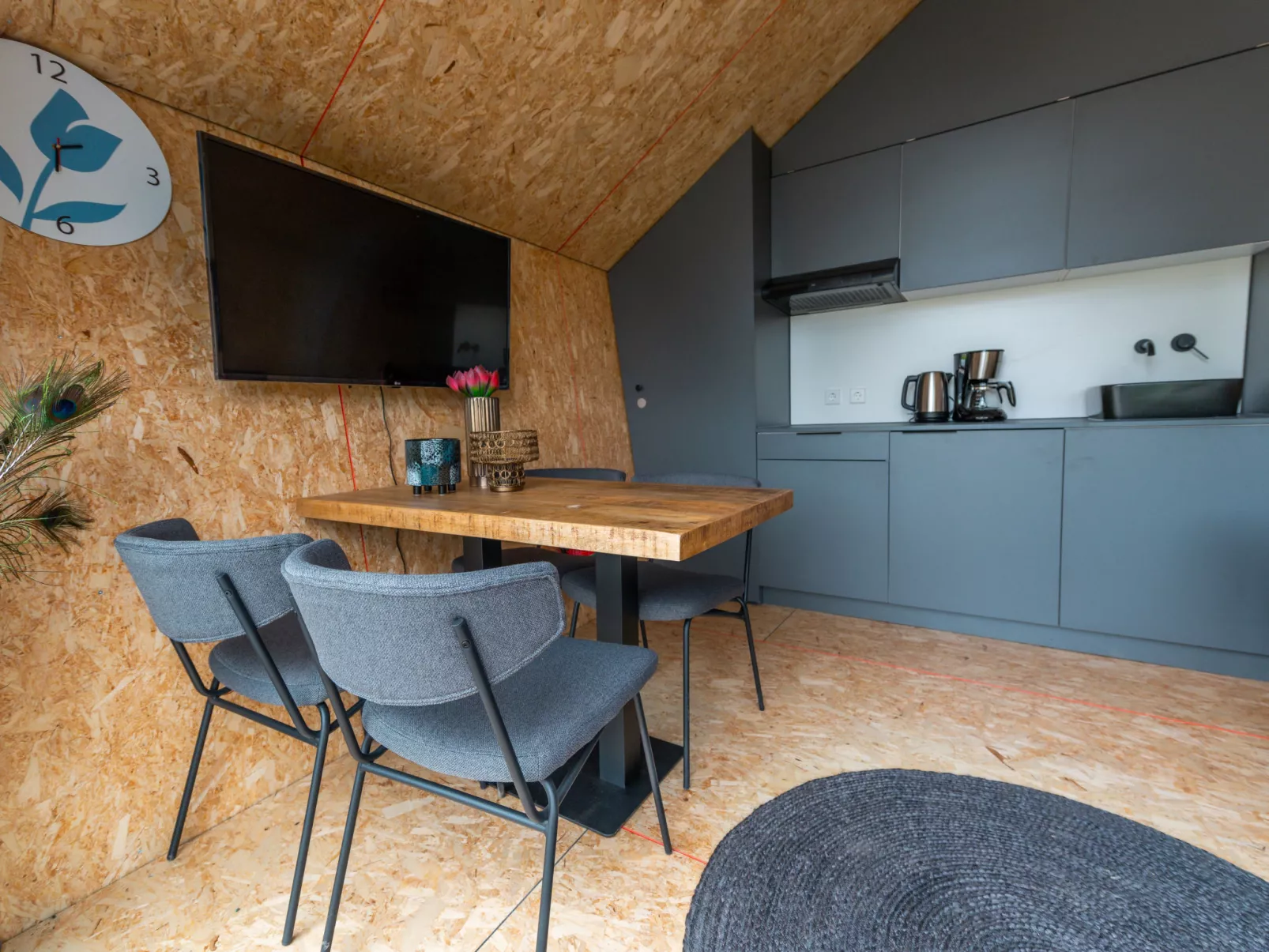 Solo Retreat 4-Inside