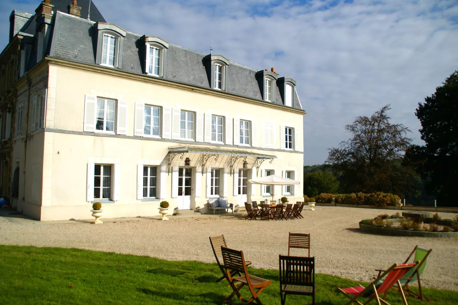 Château Saint Gervais-Exterior summer