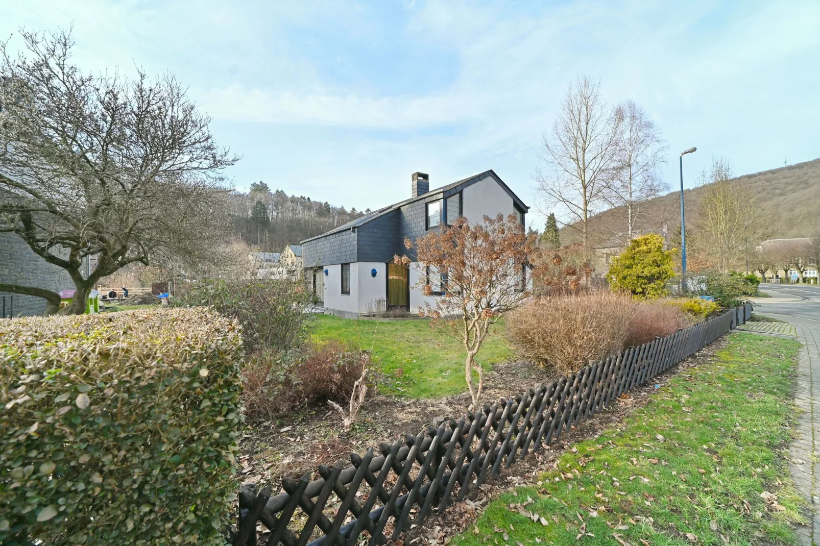 Symon Lodge-Exterior summer