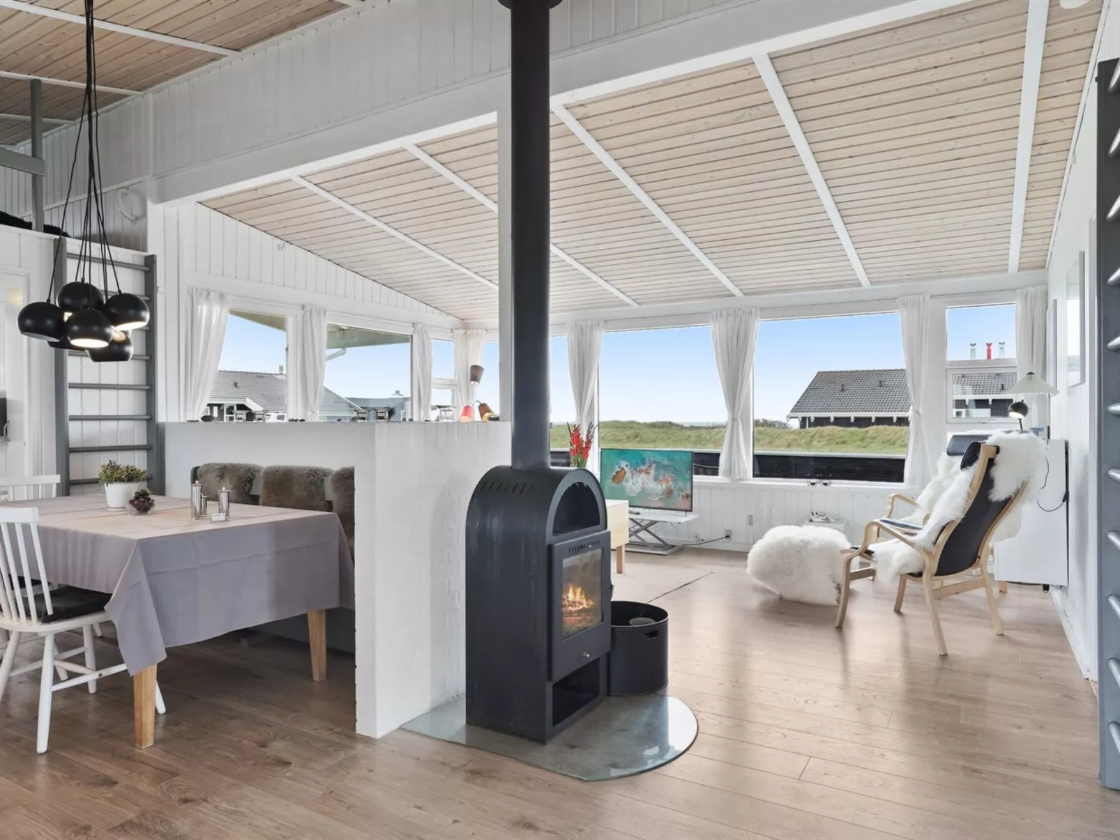 "Dyri" - 75m from the sea-Inside