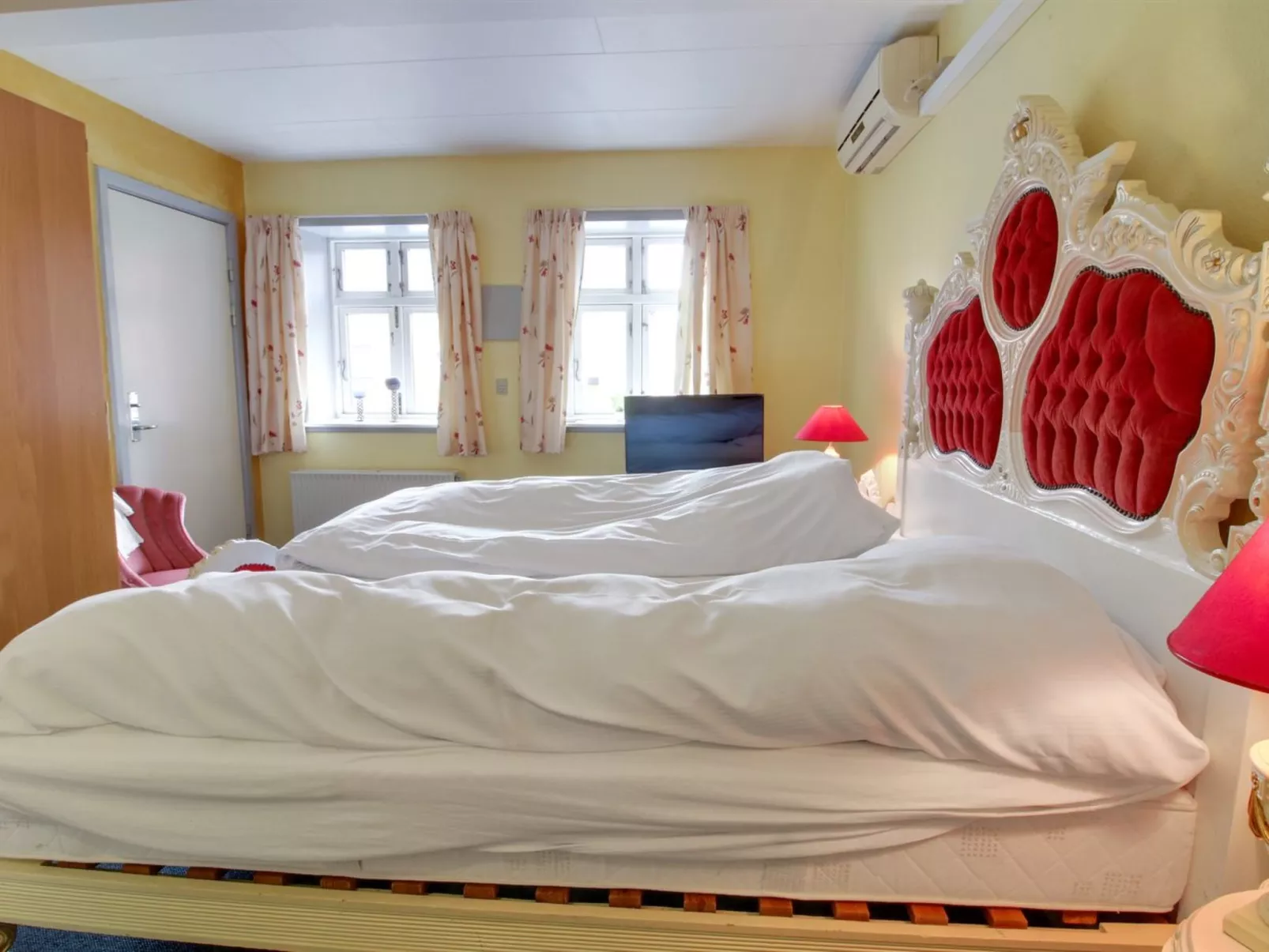 "Gunhild" - 22km from the sea-Inside