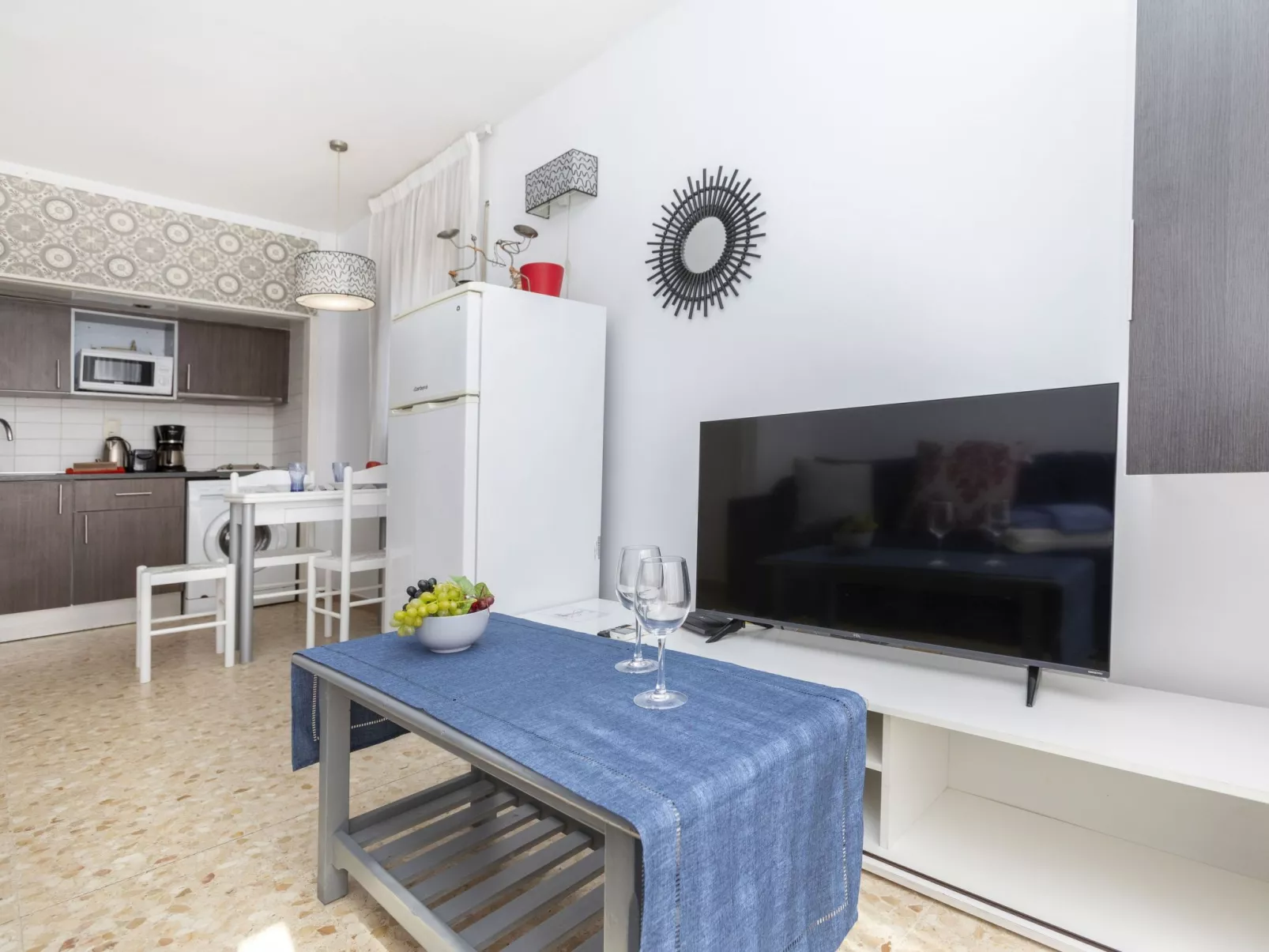 Cosy Lloret-Inside