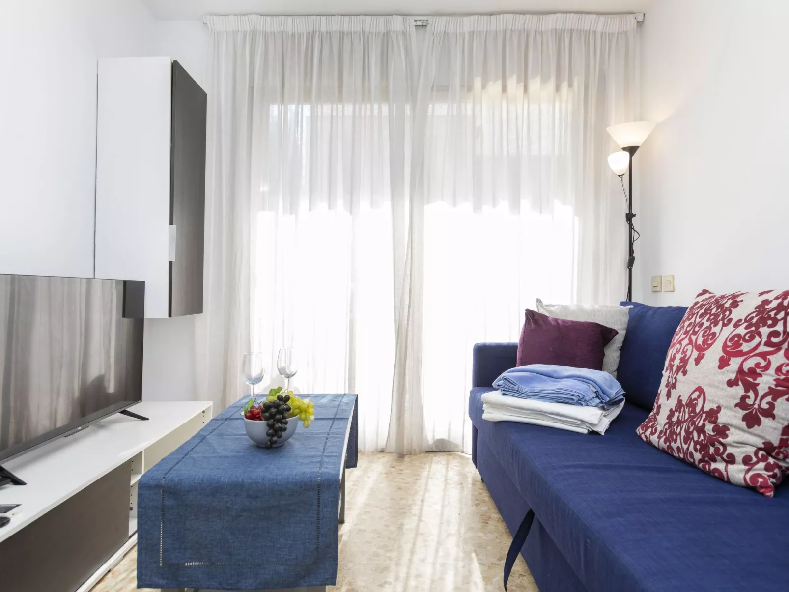 Cosy Lloret-Inside