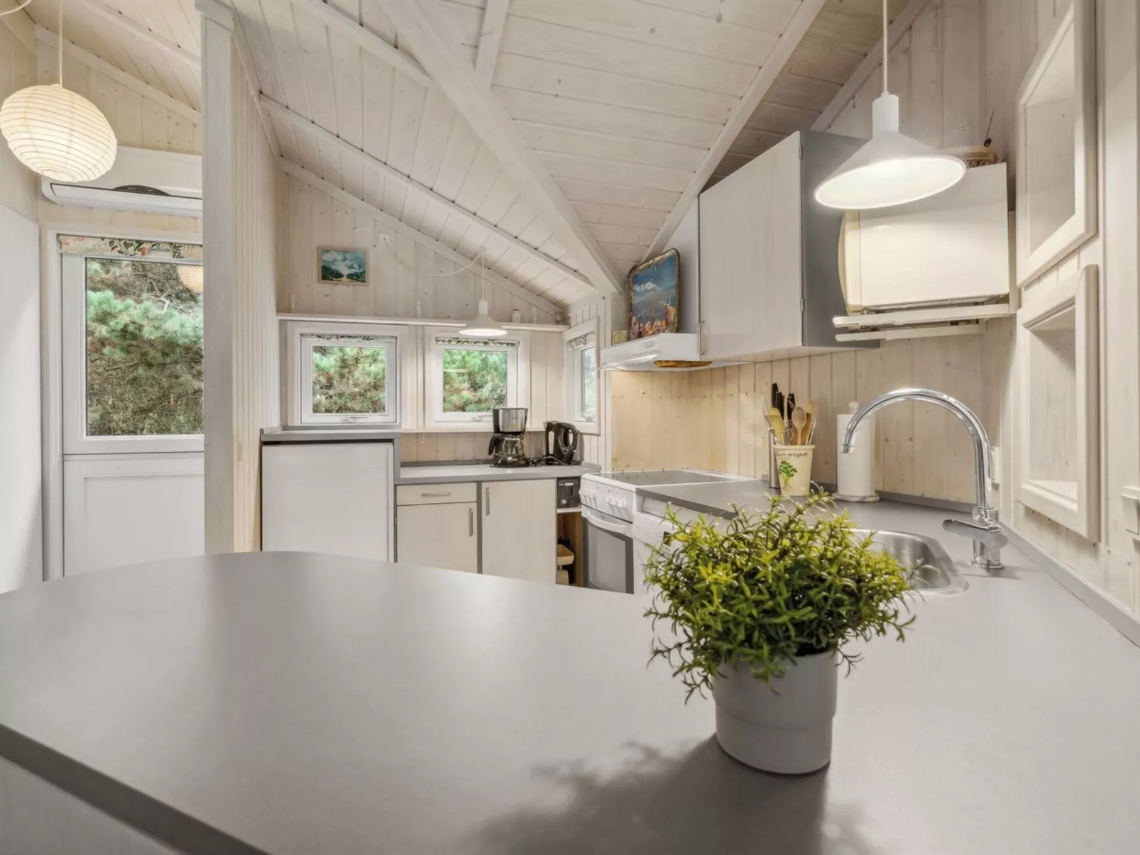 "Alaine" - 850m from the sea-Inside