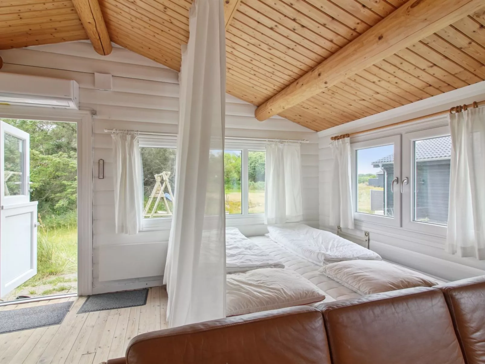 "Sampo" - 400m from the sea-Inside