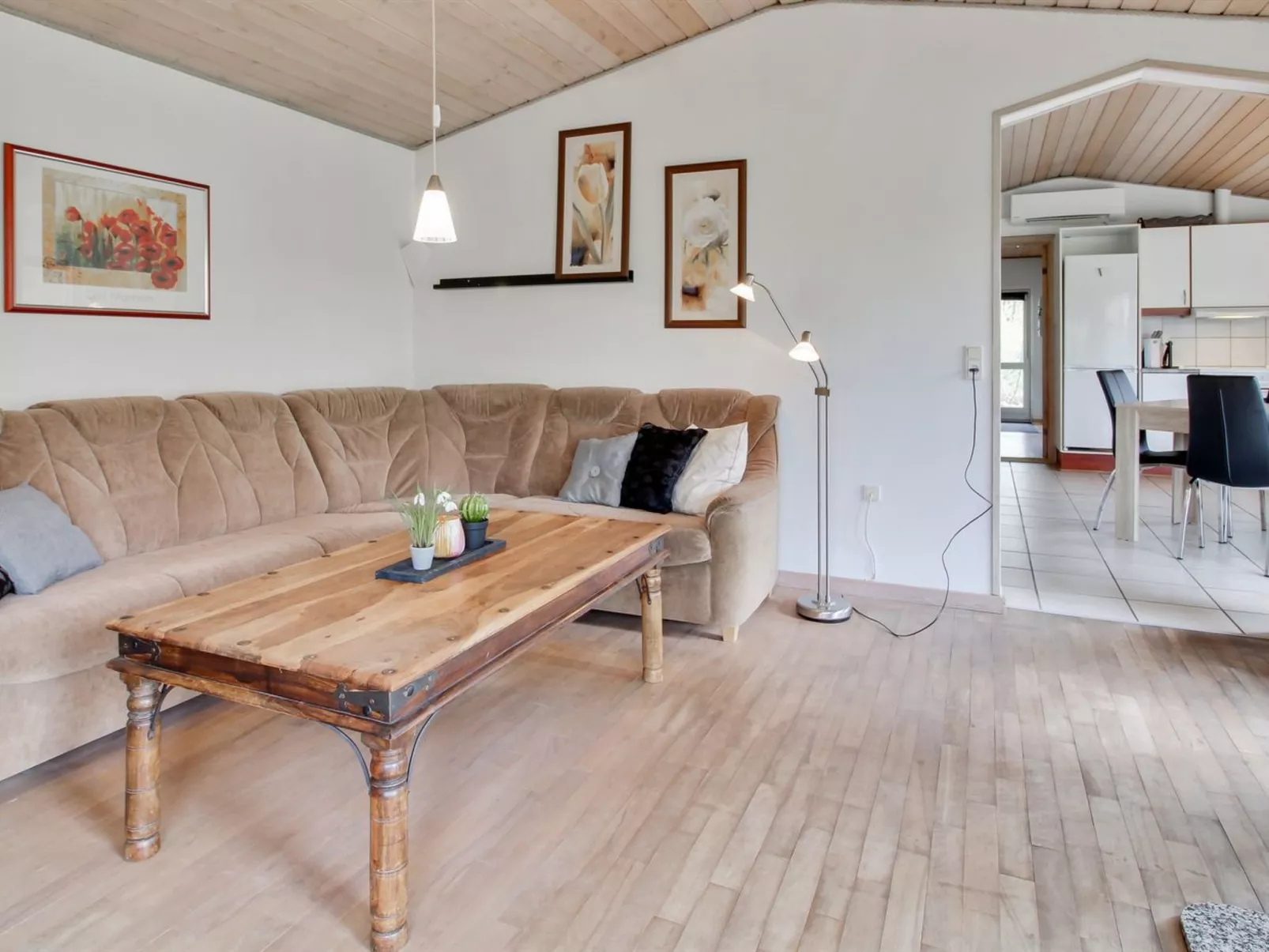 "Marret" - 30km from the sea-Inside