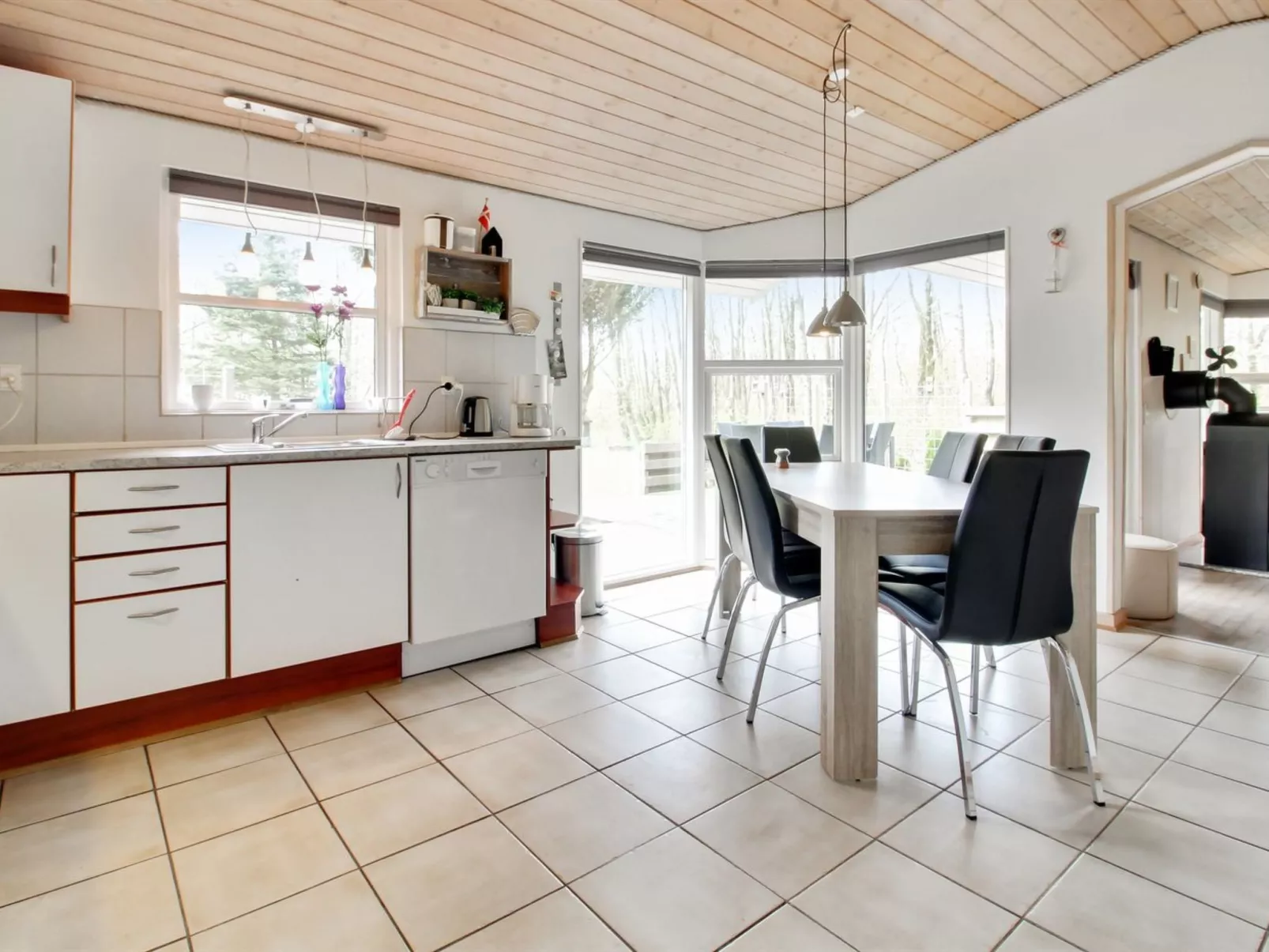 "Marret" - 30km from the sea-Inside
