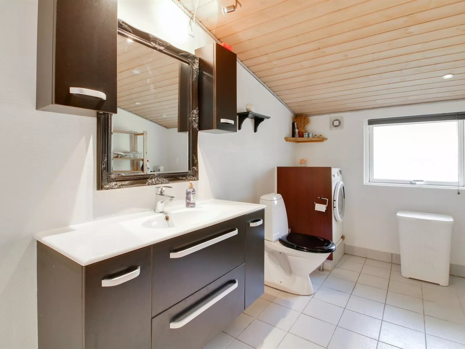"Marret" - 30km from the sea-Inside