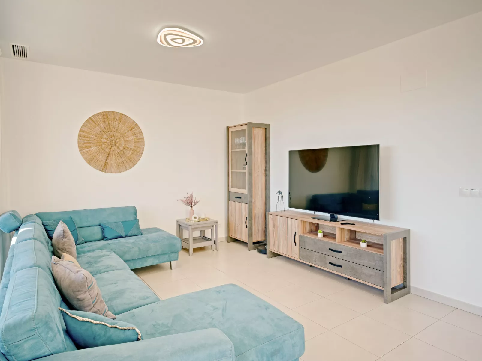 Calpe Beach II-Inside