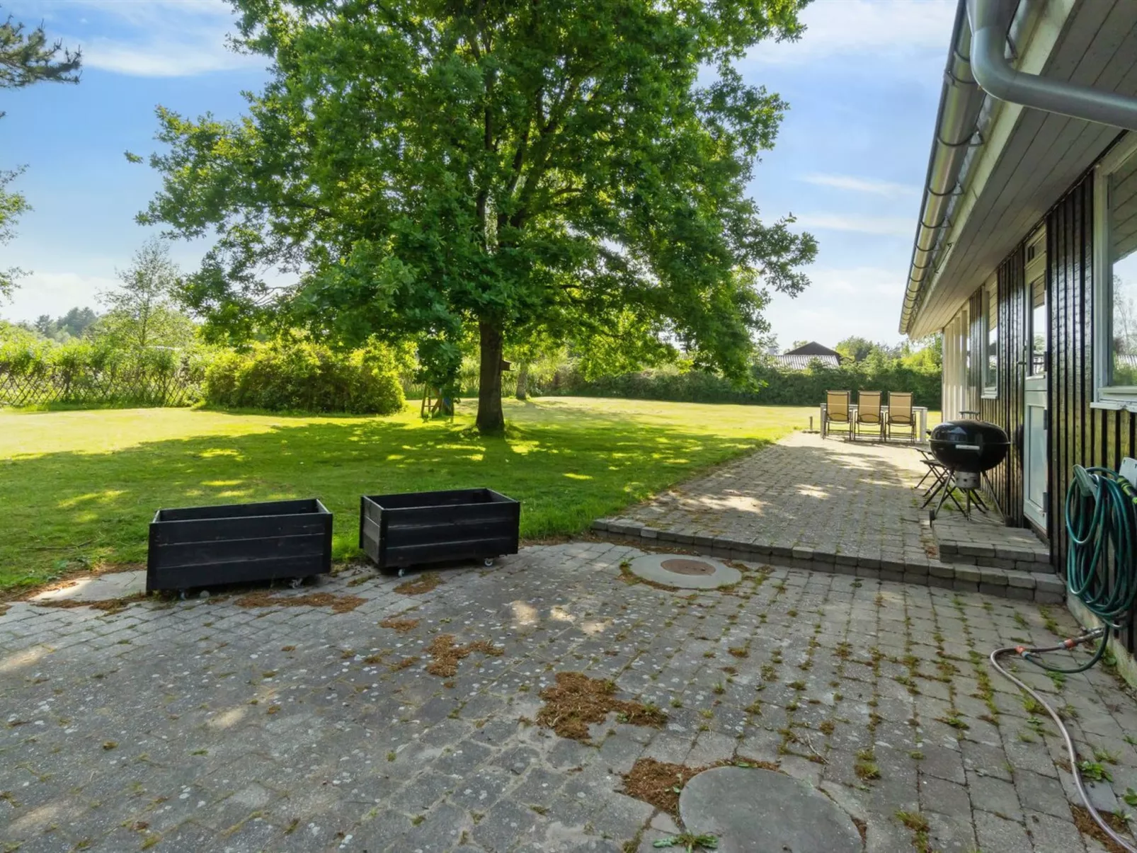 "Elly" - 1km from the sea-Outside