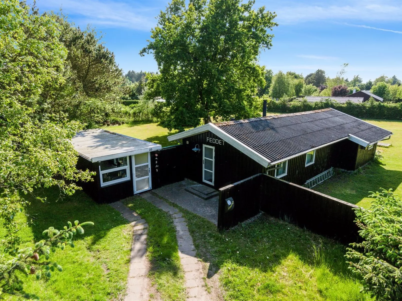 "Elly" - 1km from the sea-Outside
