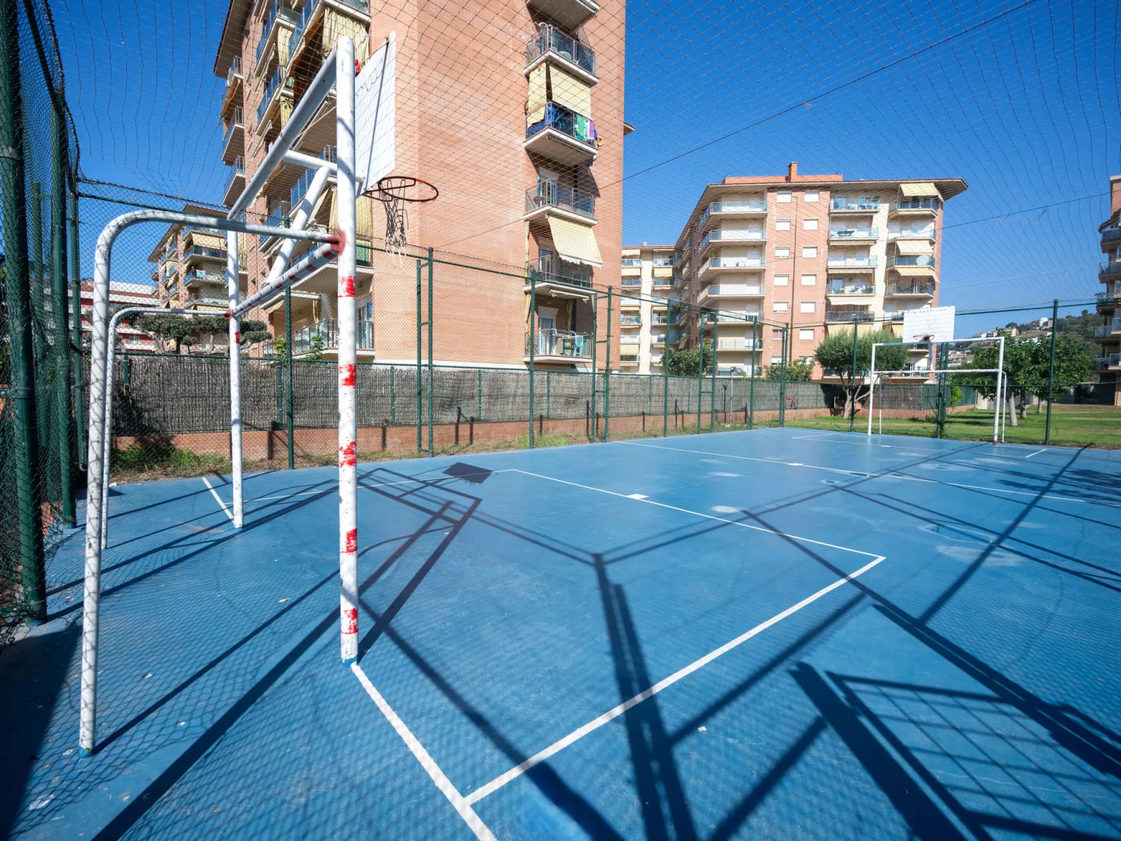 Colom-Outside