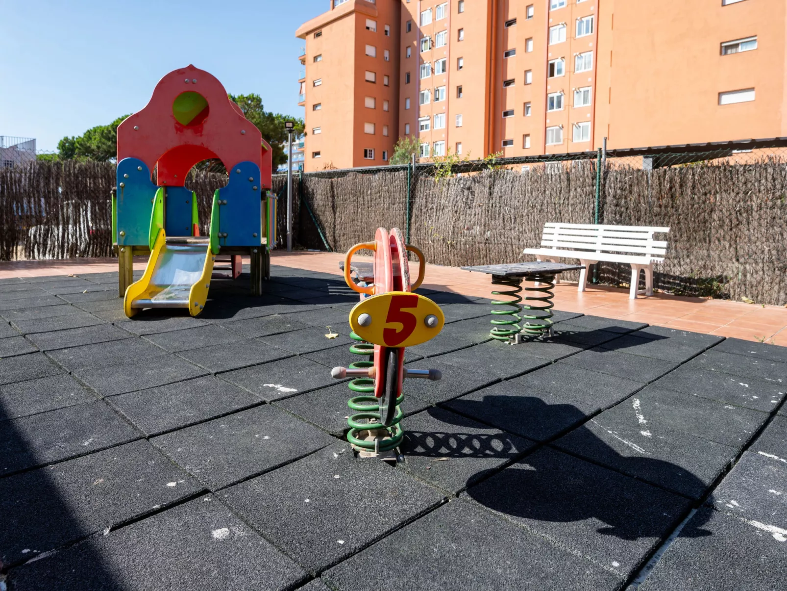 Colom-Outside