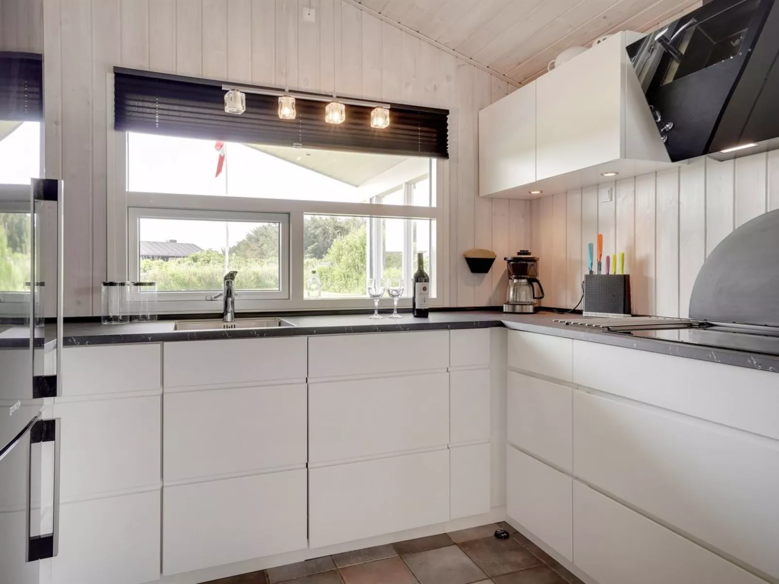 "Tinja" - 700m from the sea-Drinnen