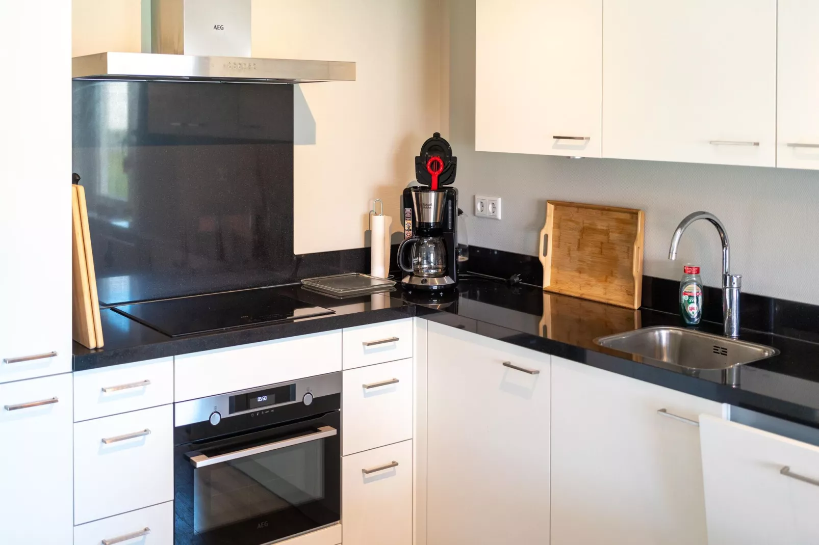 De IJsvogel Huis Nr 24-Kitchen