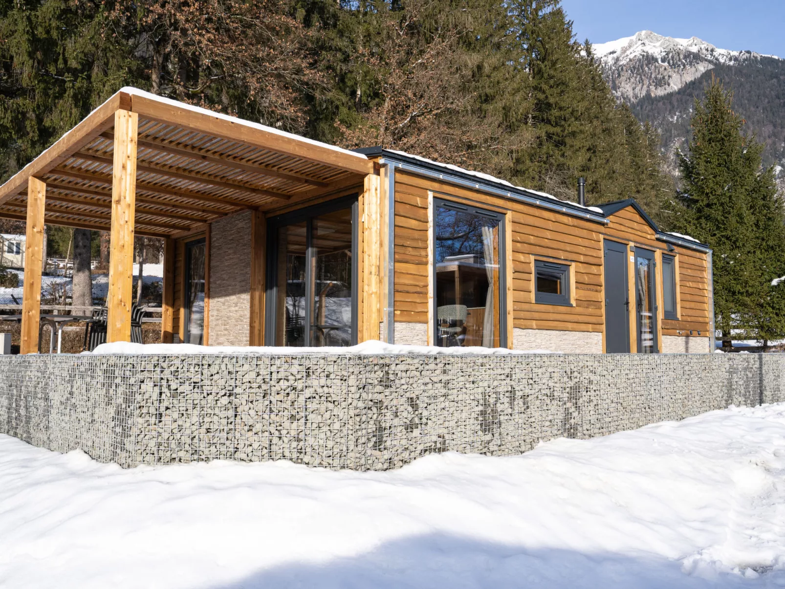 Edelweiss 2-Outside