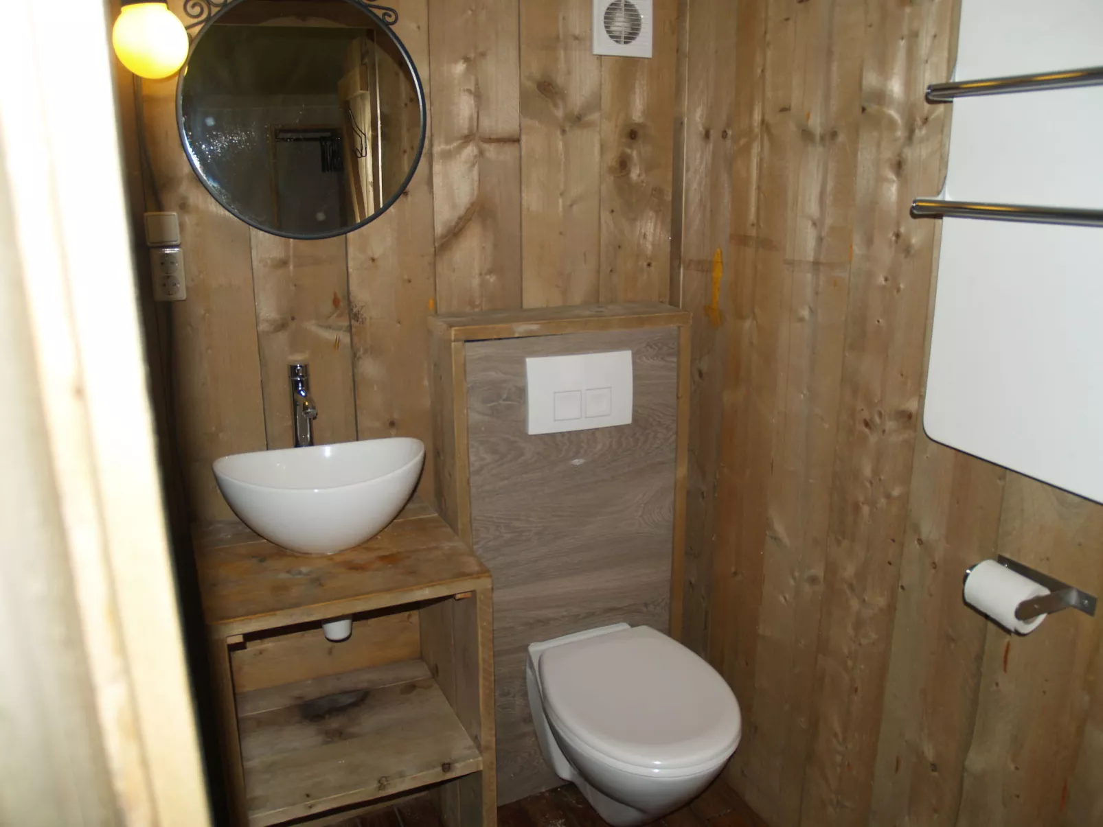 Four Season Lodge 6-Inside