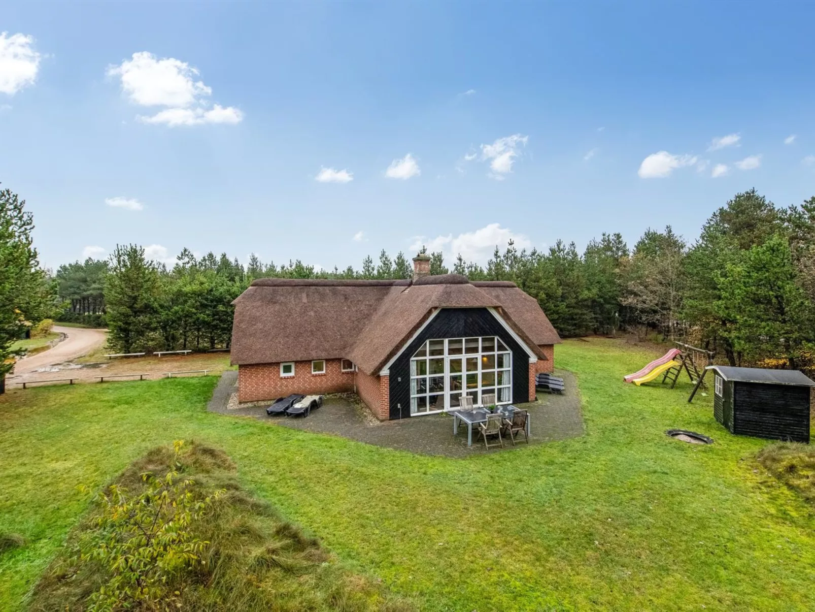 "Dorris" - 4.3km from the sea-Outside
